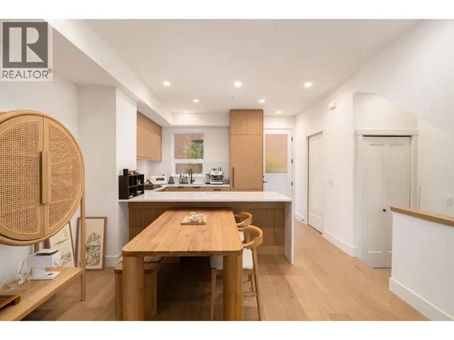 809 38TH AVENUE, Vancouver 4