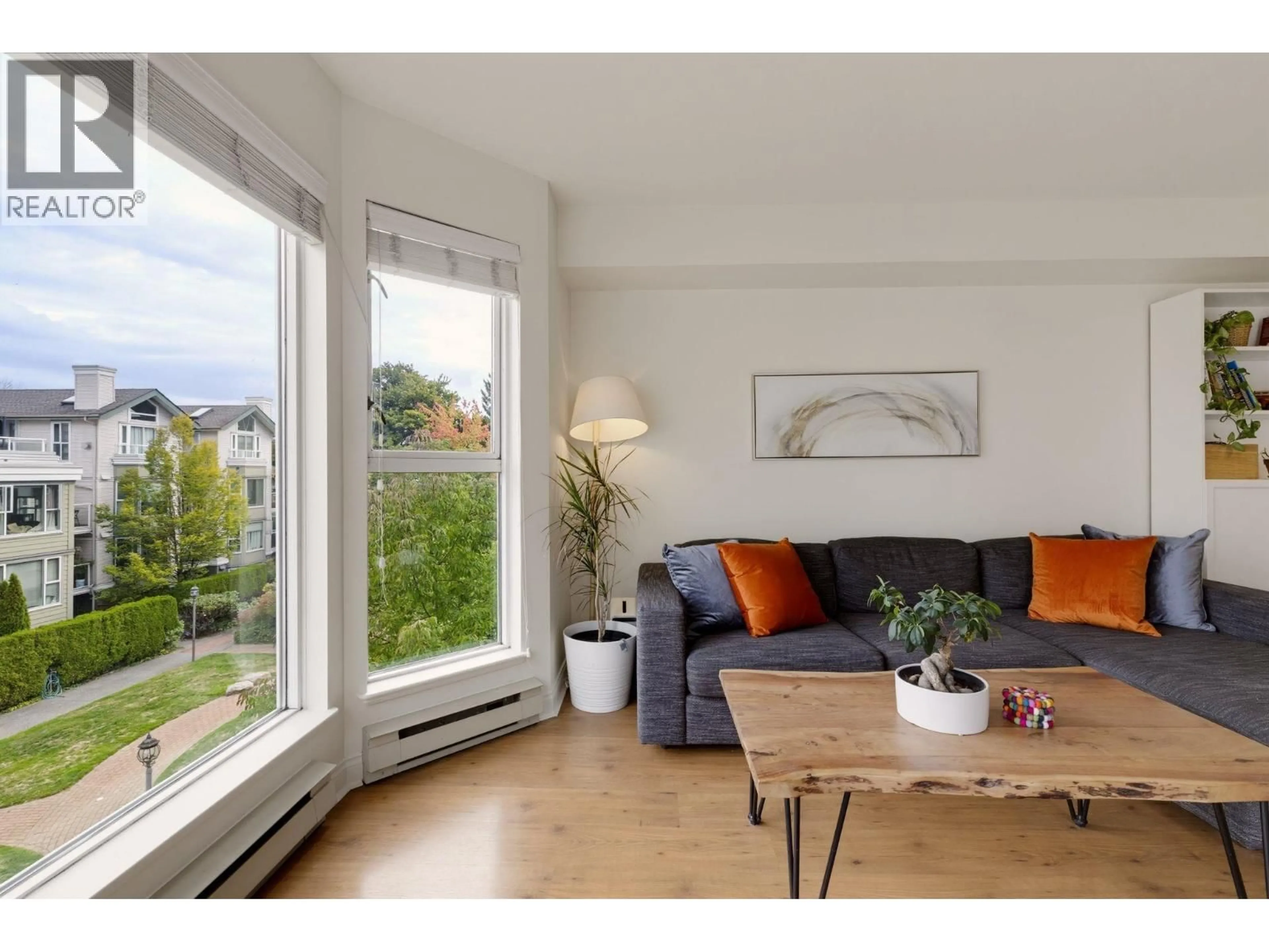 Living room with furniture, wood/laminate floor for 303 - 225 19TH AVENUE, Vancouver British Columbia V5V1J3