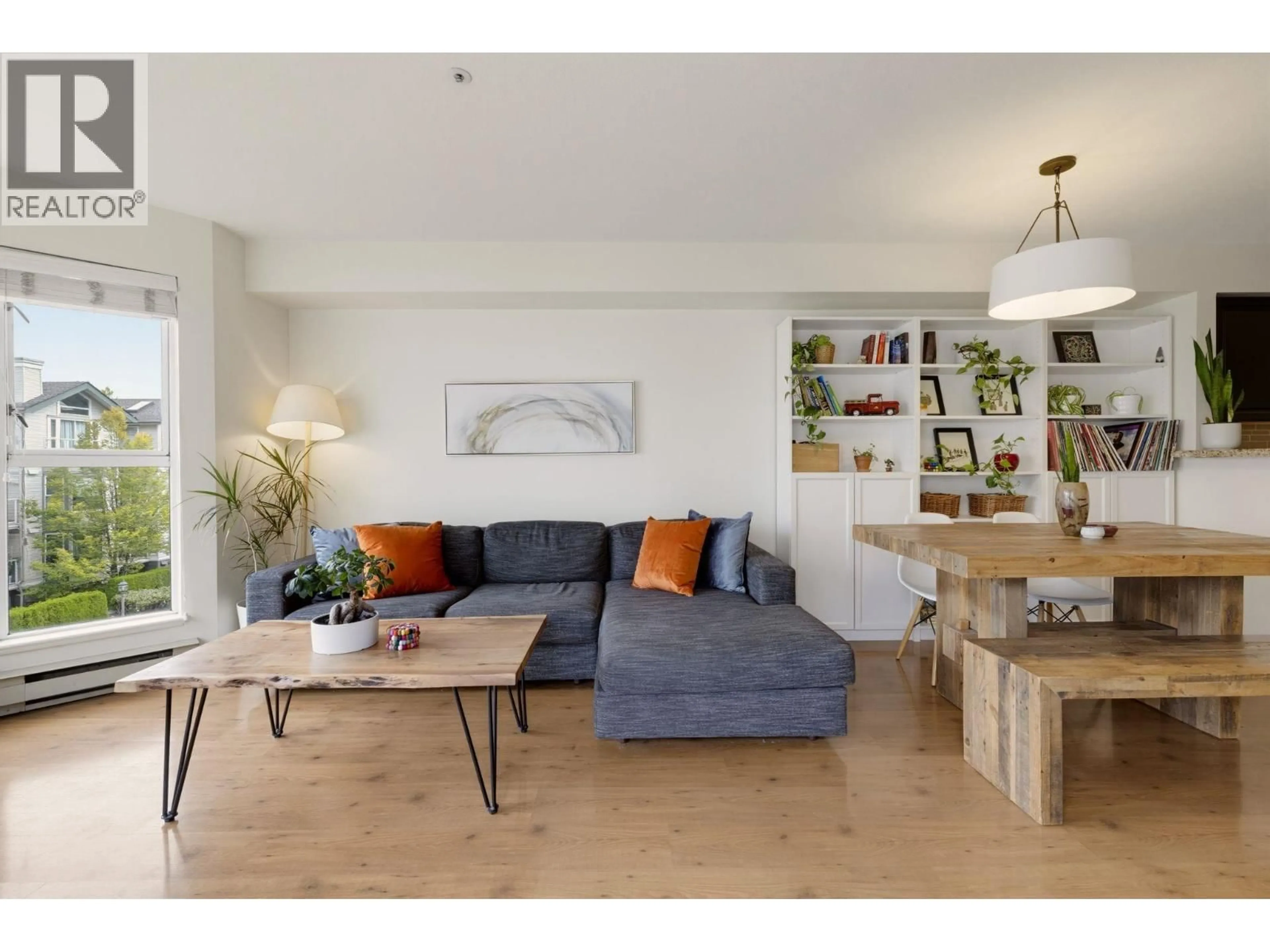 Living room with furniture, wood/laminate floor for 303 - 225 19TH AVENUE, Vancouver British Columbia V5V1J3