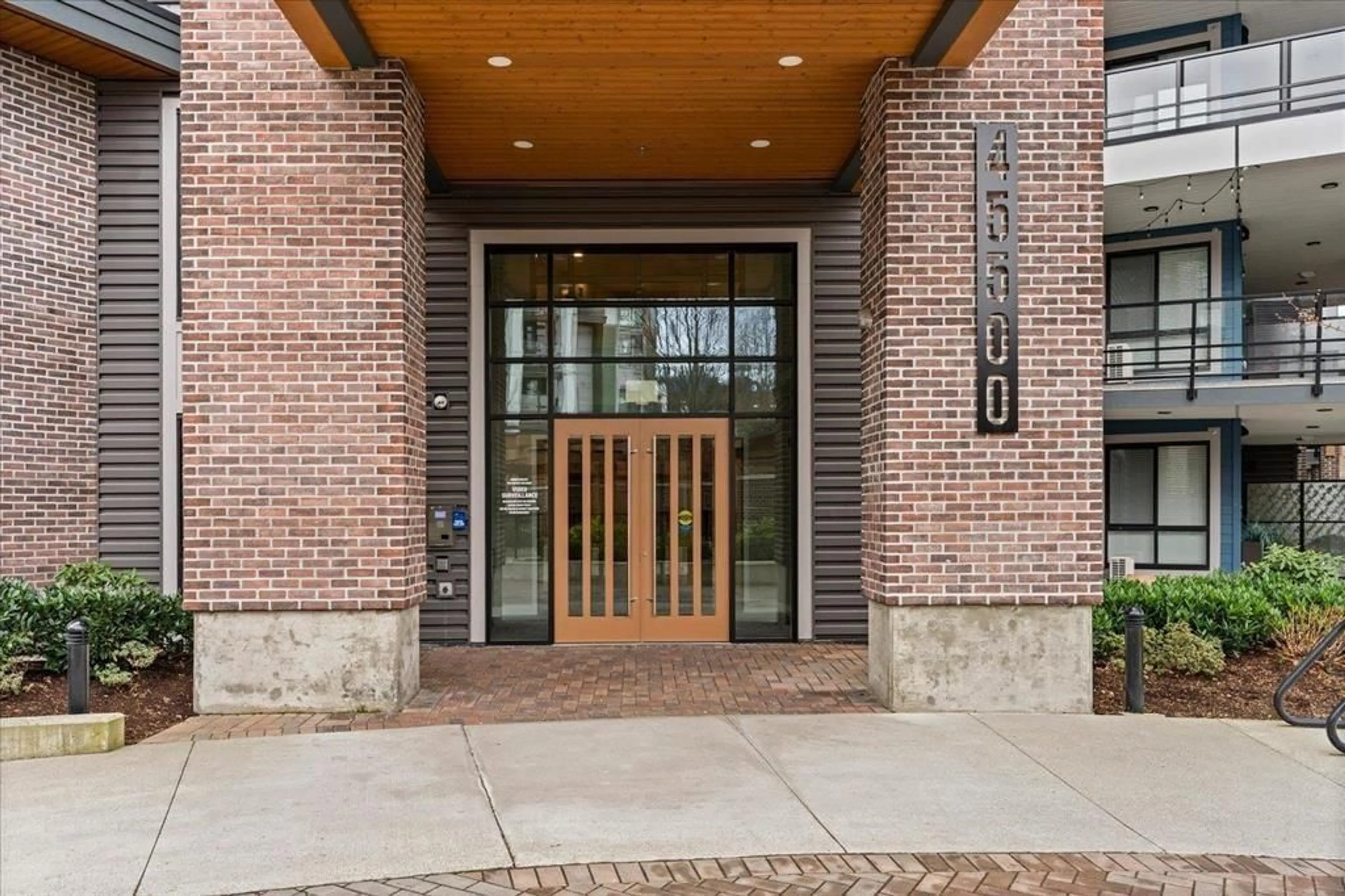 Indoor entryway for 503 - 45500 MARKET WAY, Chilliwack British Columbia V2R6G5