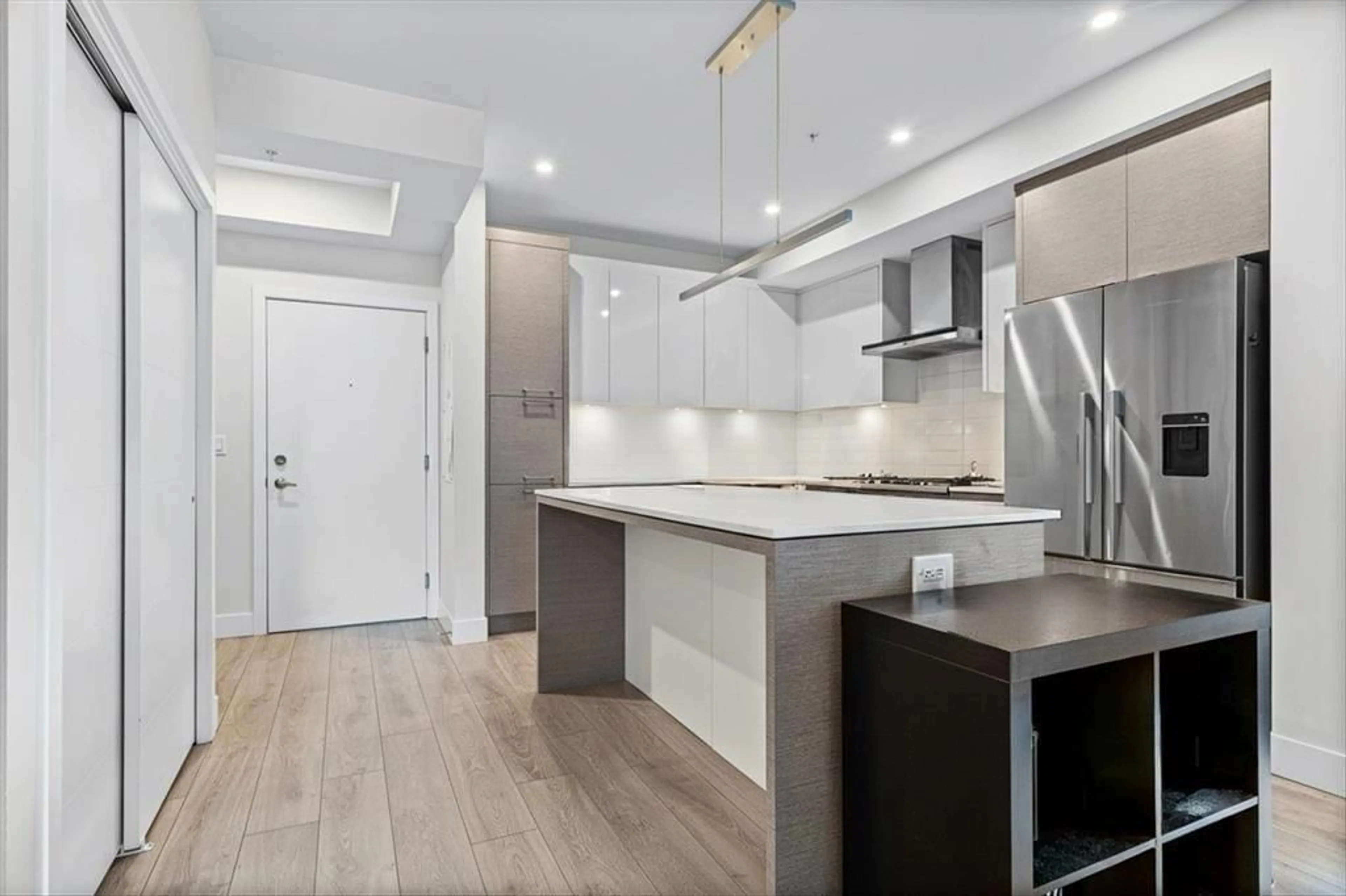 Open concept kitchen, unknown for 503 - 45500 MARKET WAY, Chilliwack British Columbia V2R6G5