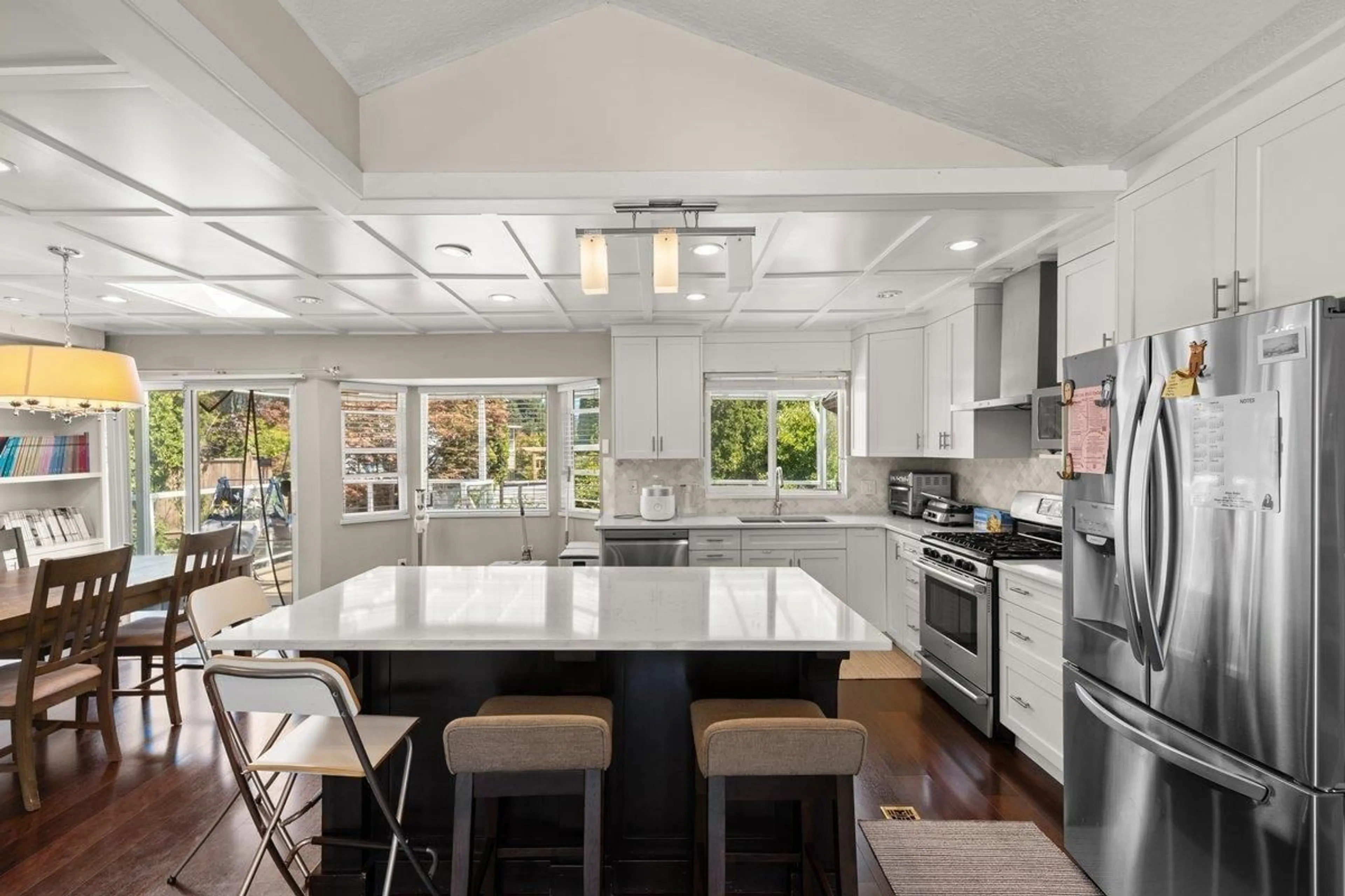 Open concept kitchen, ceramic/tile floor for 2608 BLACKHAM DRIVE, Abbotsford British Columbia V2S7J5
