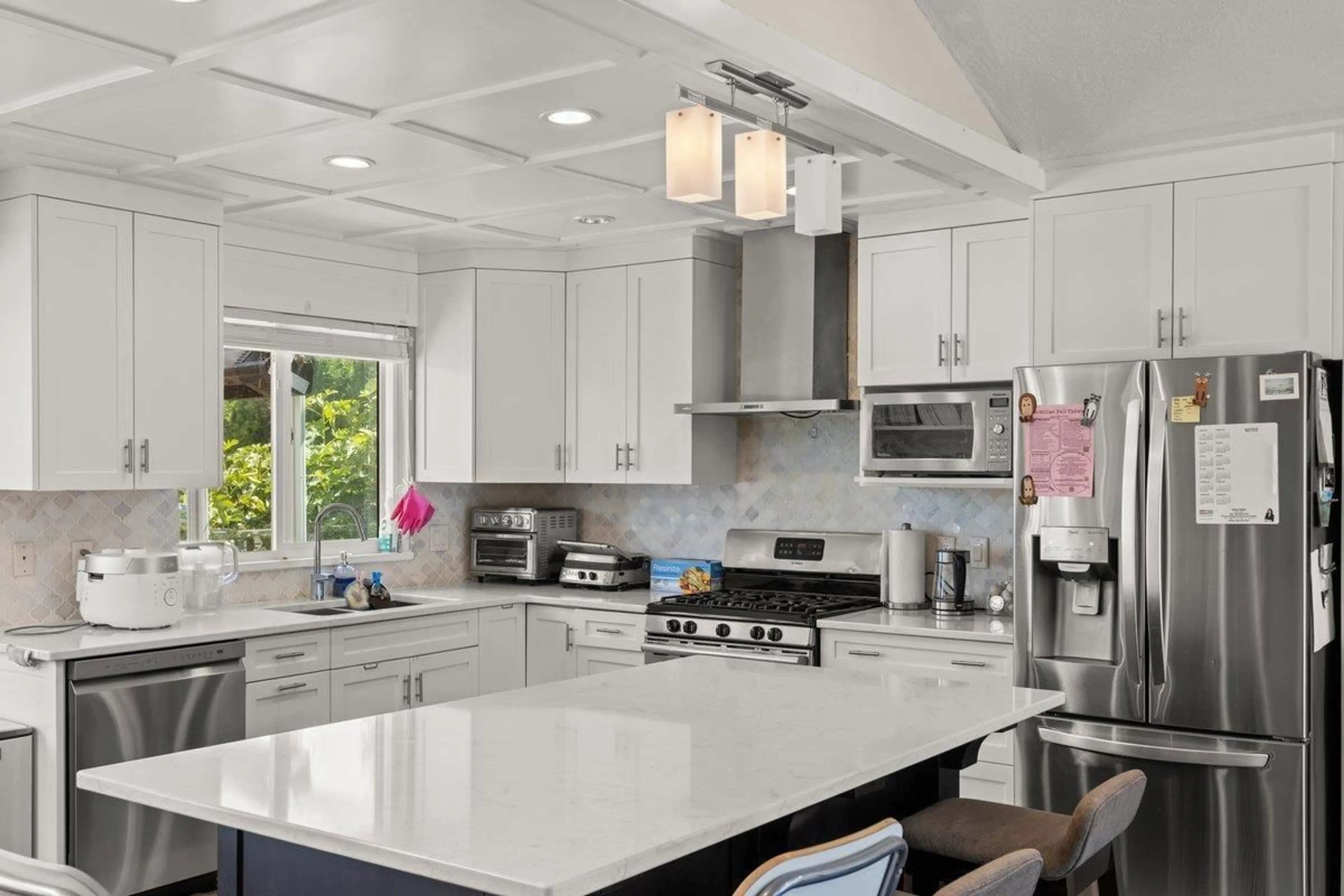 Contemporary kitchen, ceramic/tile floor for 2608 BLACKHAM DRIVE, Abbotsford British Columbia V2S7J5