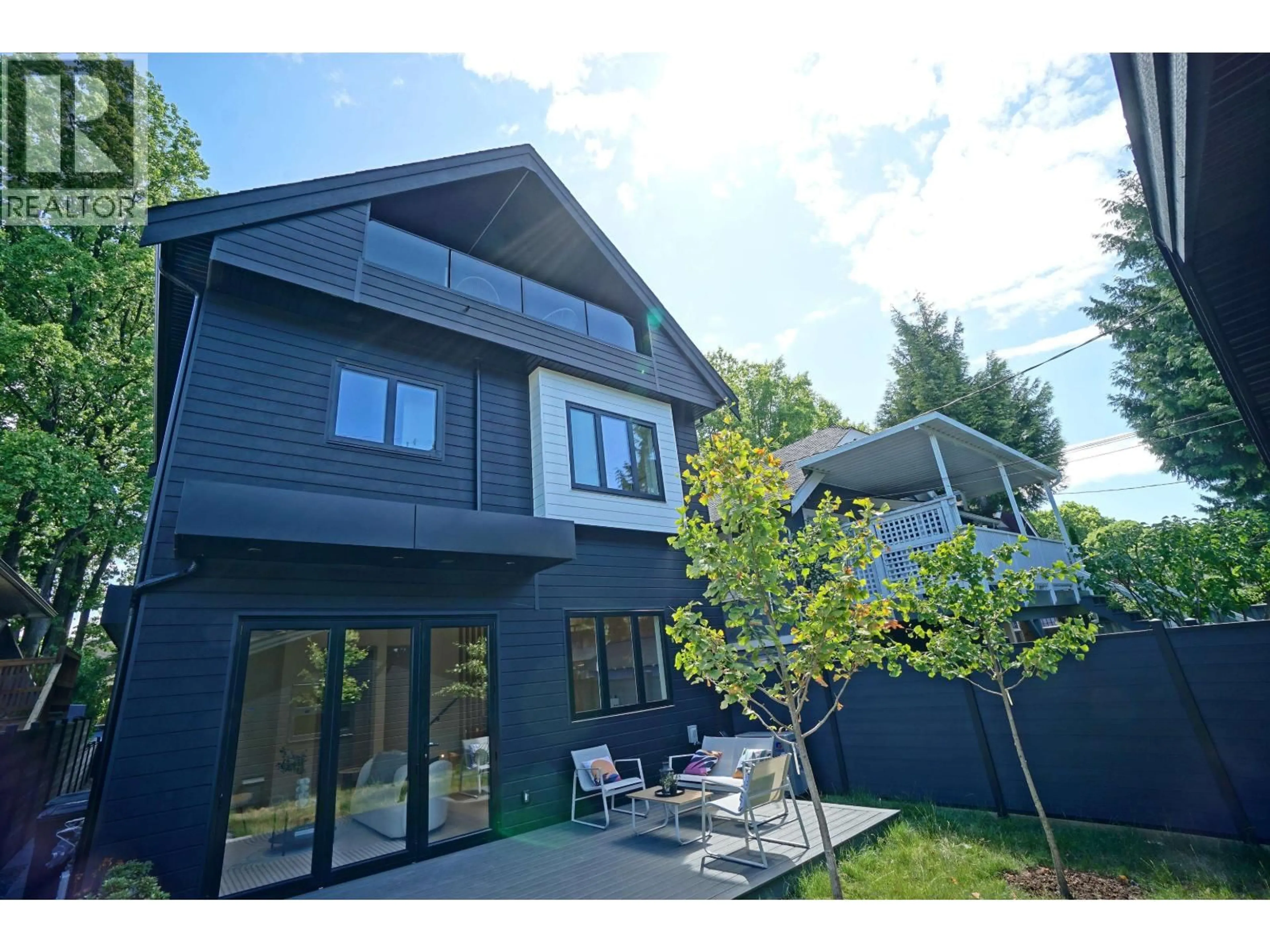 Unknown for 2 - 3315 10TH STREET, Vancouver British Columbia V6R2E5