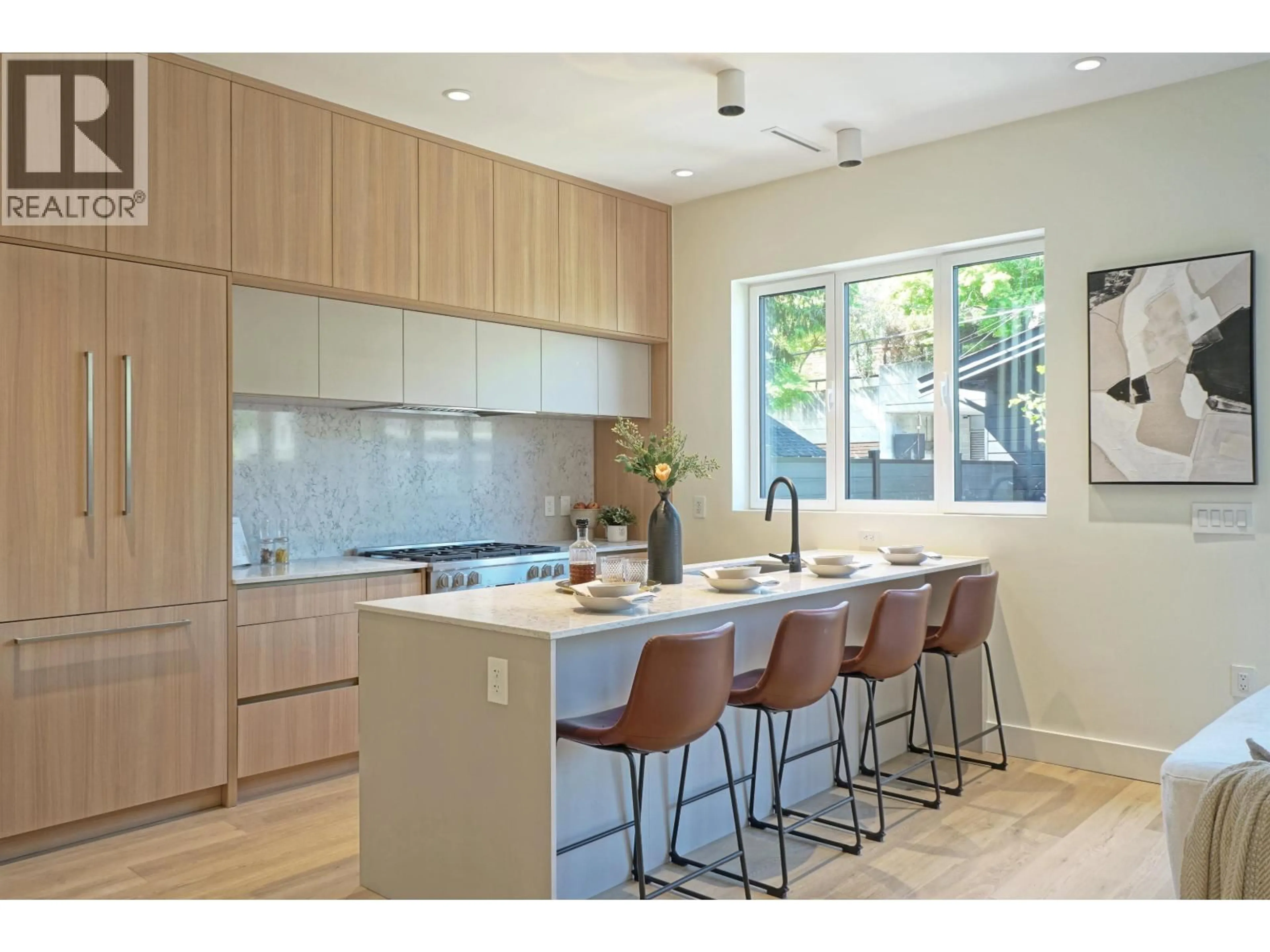 Contemporary kitchen, unknown for 2 - 3315 10TH STREET, Vancouver British Columbia V6R2E5