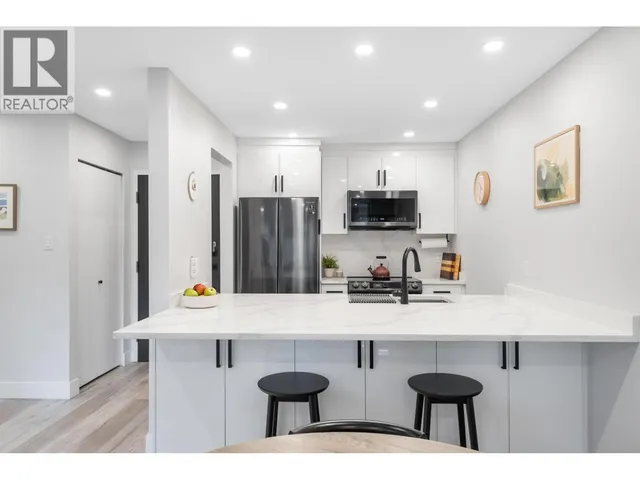217 - 7377 SALISBURY AVENUE, Burnaby 5