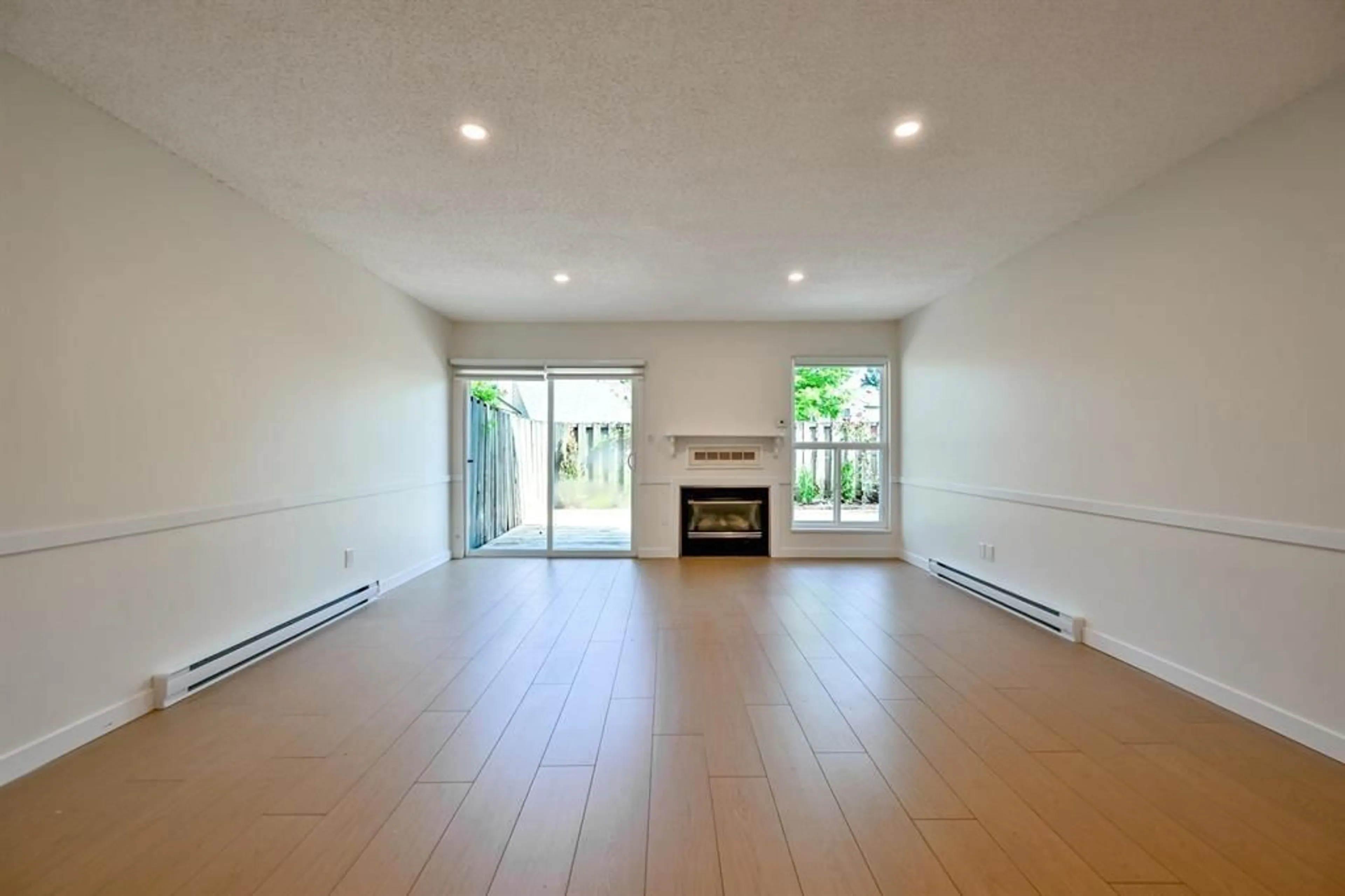 A pic of a room for 72 - 3030 TRETHEWEY STREET, Abbotsford British Columbia V2T4N2