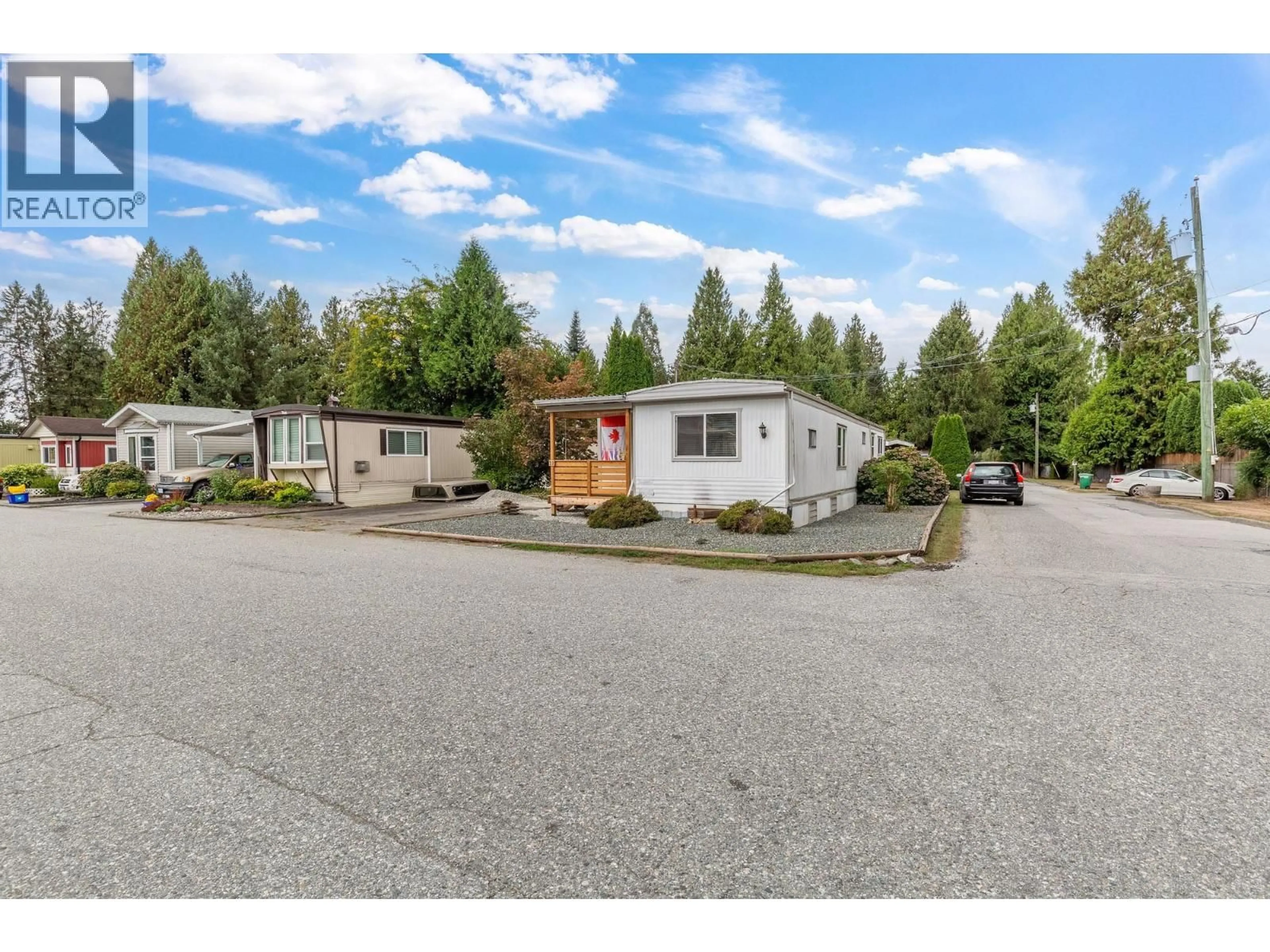 A pic from outside/outdoor area/front of a property/back of a property/a pic from drone, mountain view for 32 - 21163 LOUGHEED HIGHWAY, Maple Ridge British Columbia V2W2R4