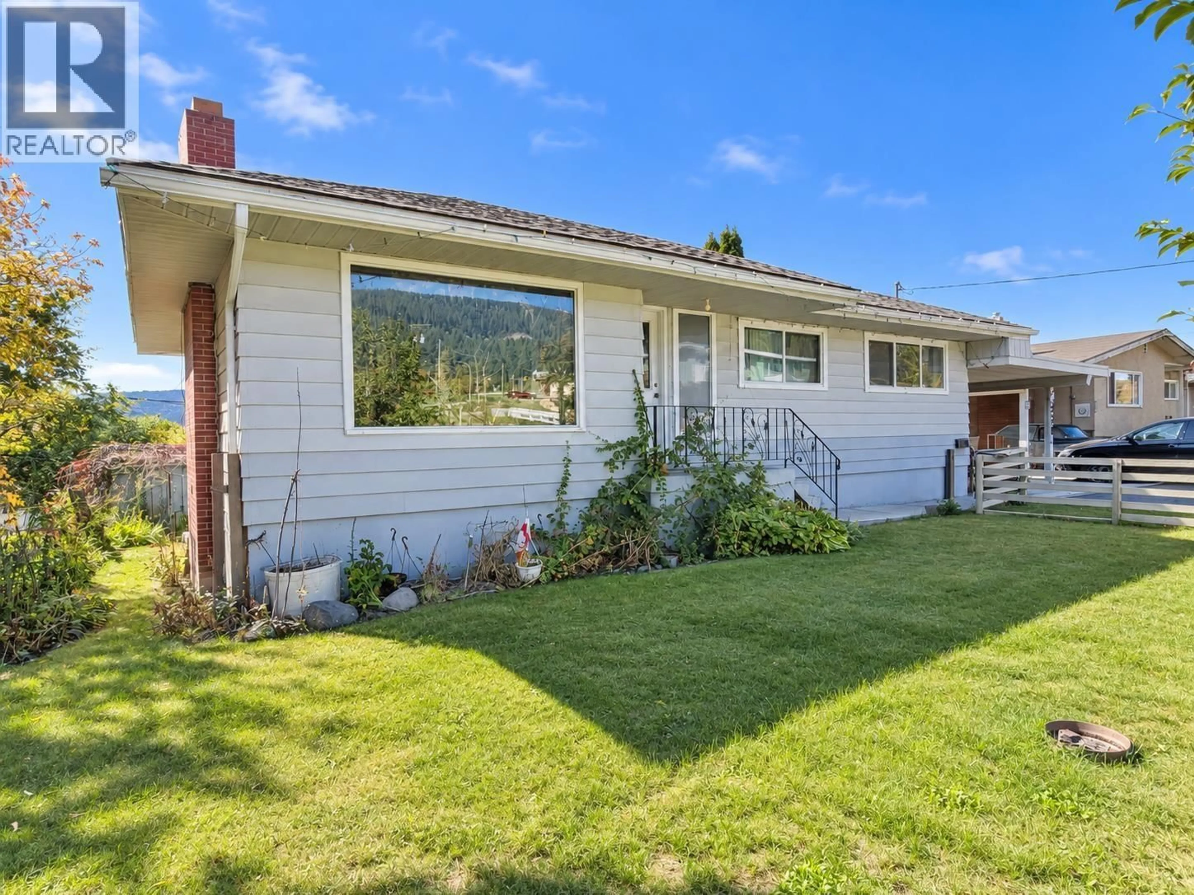 Home with vinyl exterior material, water/lake/river/ocean view for 339 NINTH AVENUE, Williams Lake British Columbia V2G2K3