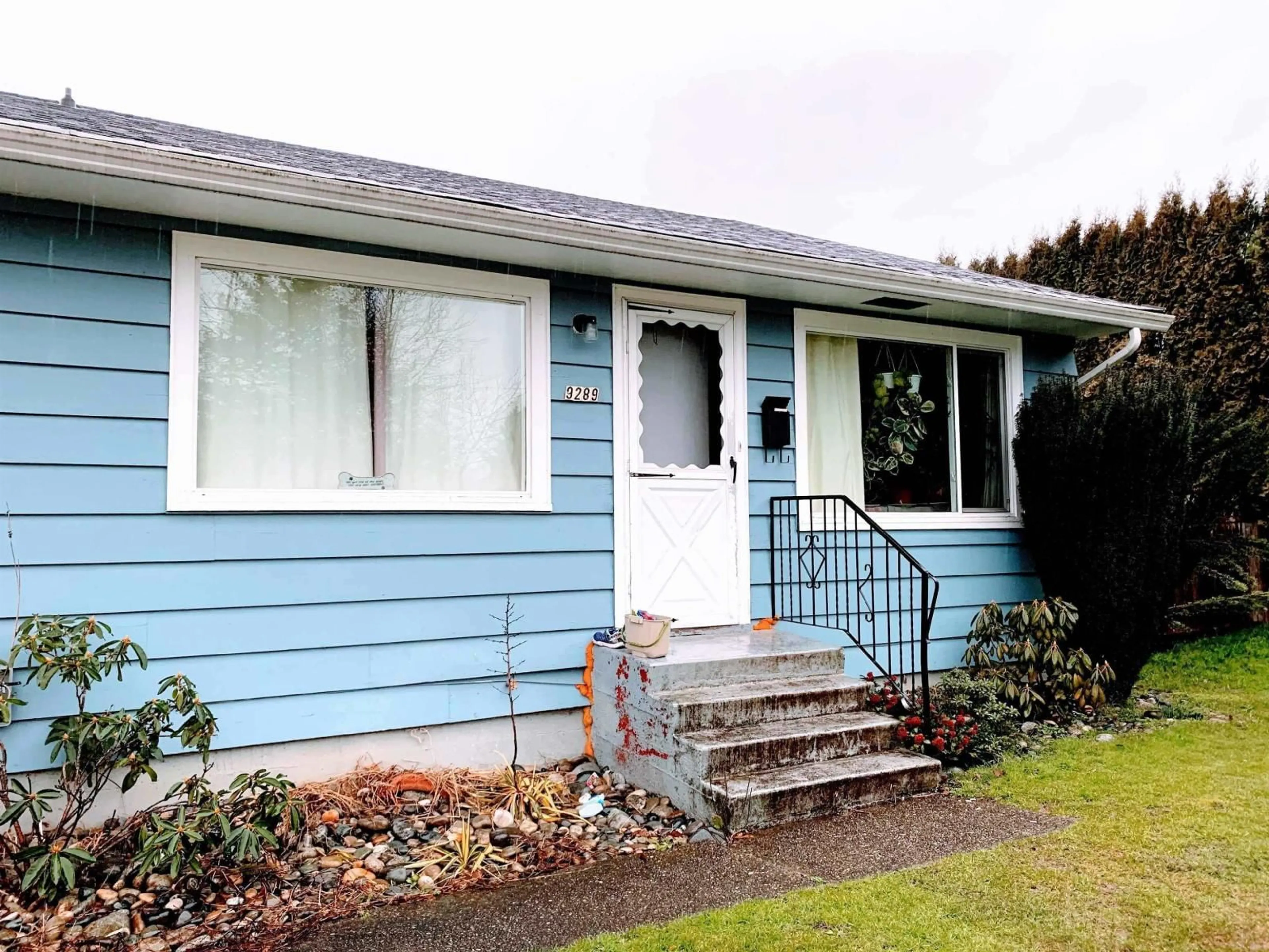 Home with vinyl exterior material, street for 9287 ARMITAGE STREET, Chilliwack British Columbia V2P5Y3
