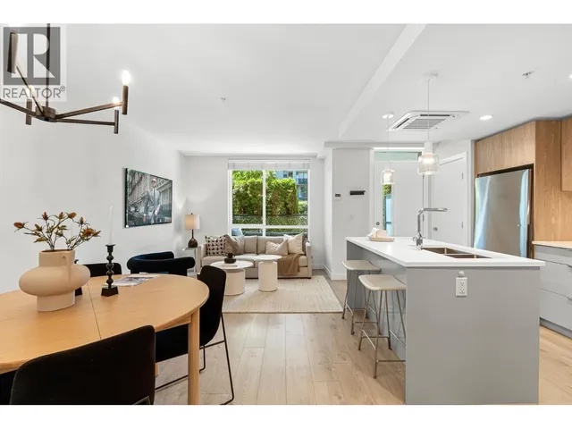 TH3 - 108 8TH STREET, North Vancouver 3
