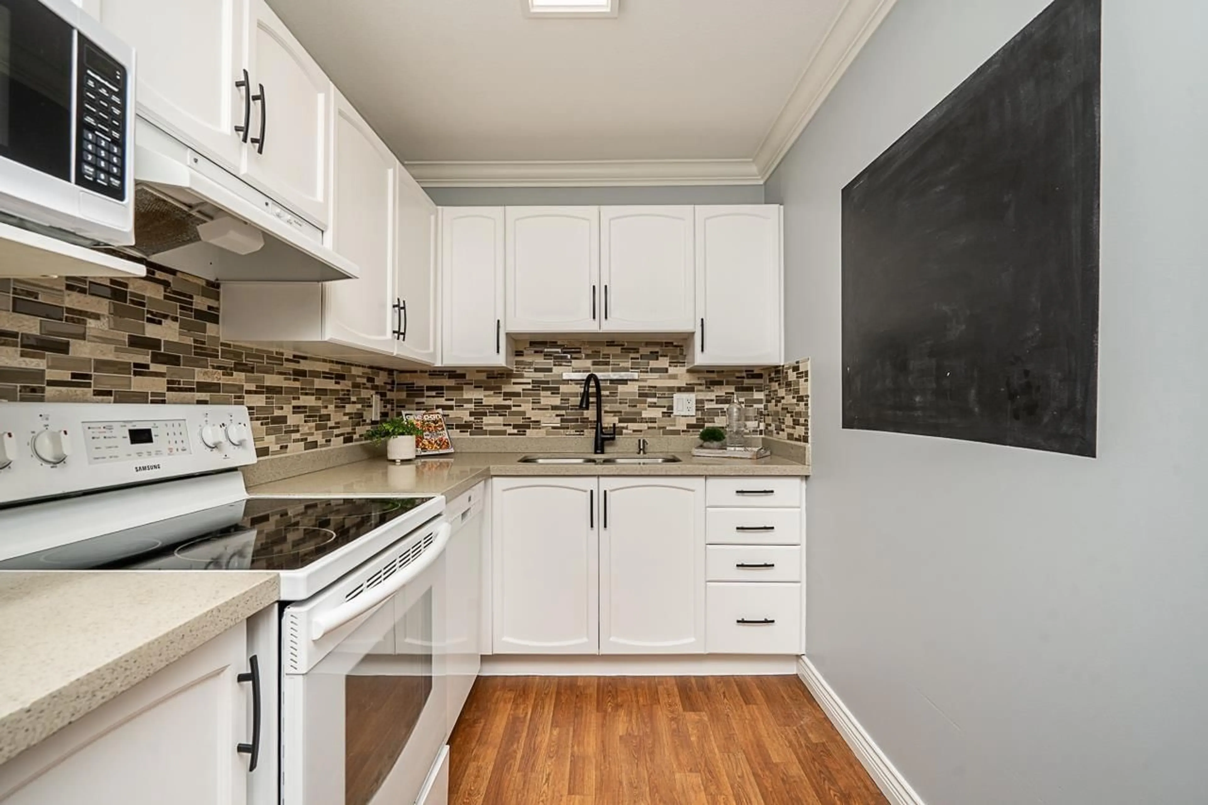 Standard kitchen, unknown for 315 - 2962 TRETHEWEY STREET, Abbotsford British Columbia V2T4M3