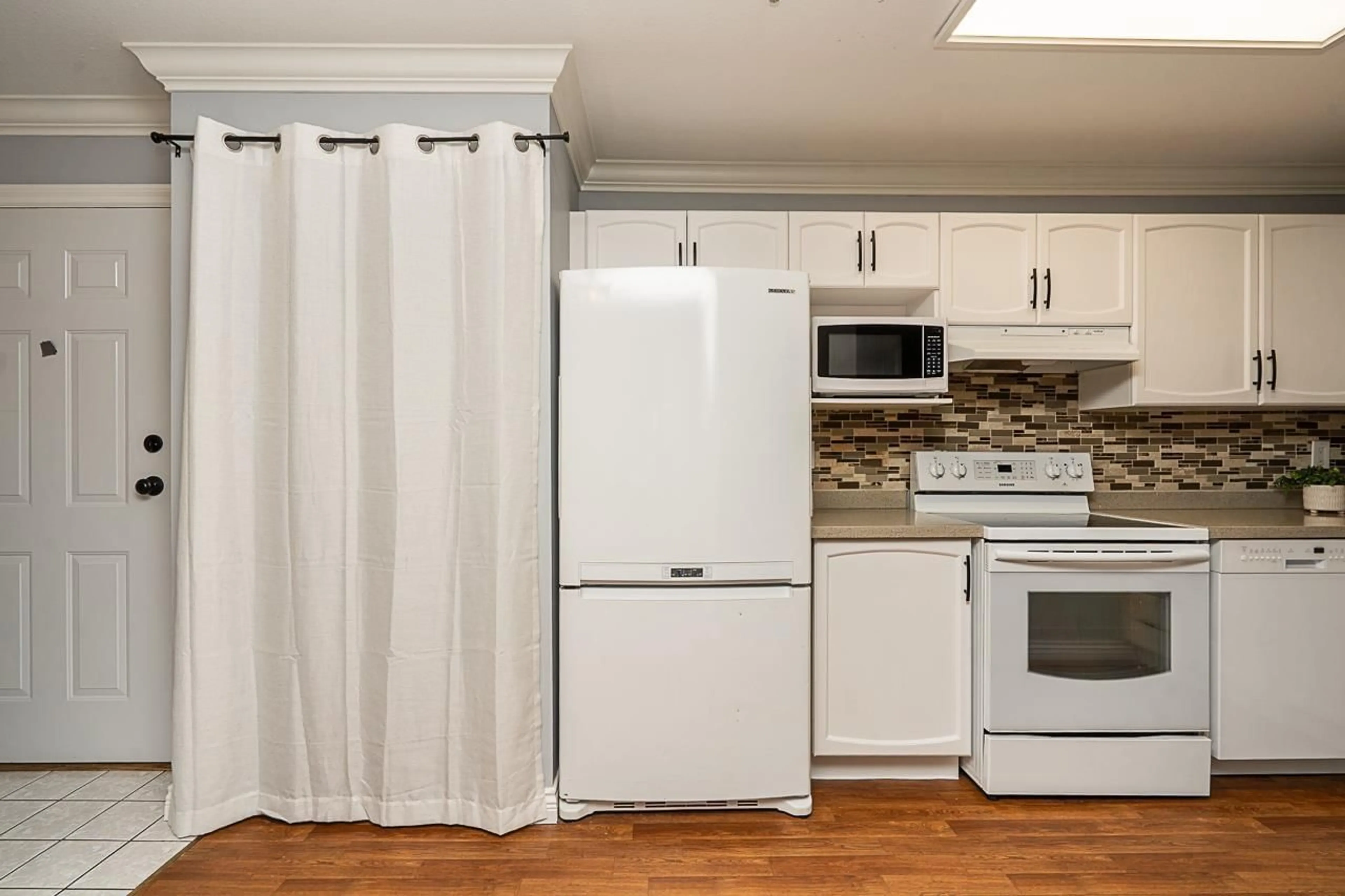 Standard kitchen, unknown for 315 - 2962 TRETHEWEY STREET, Abbotsford British Columbia V2T4M3