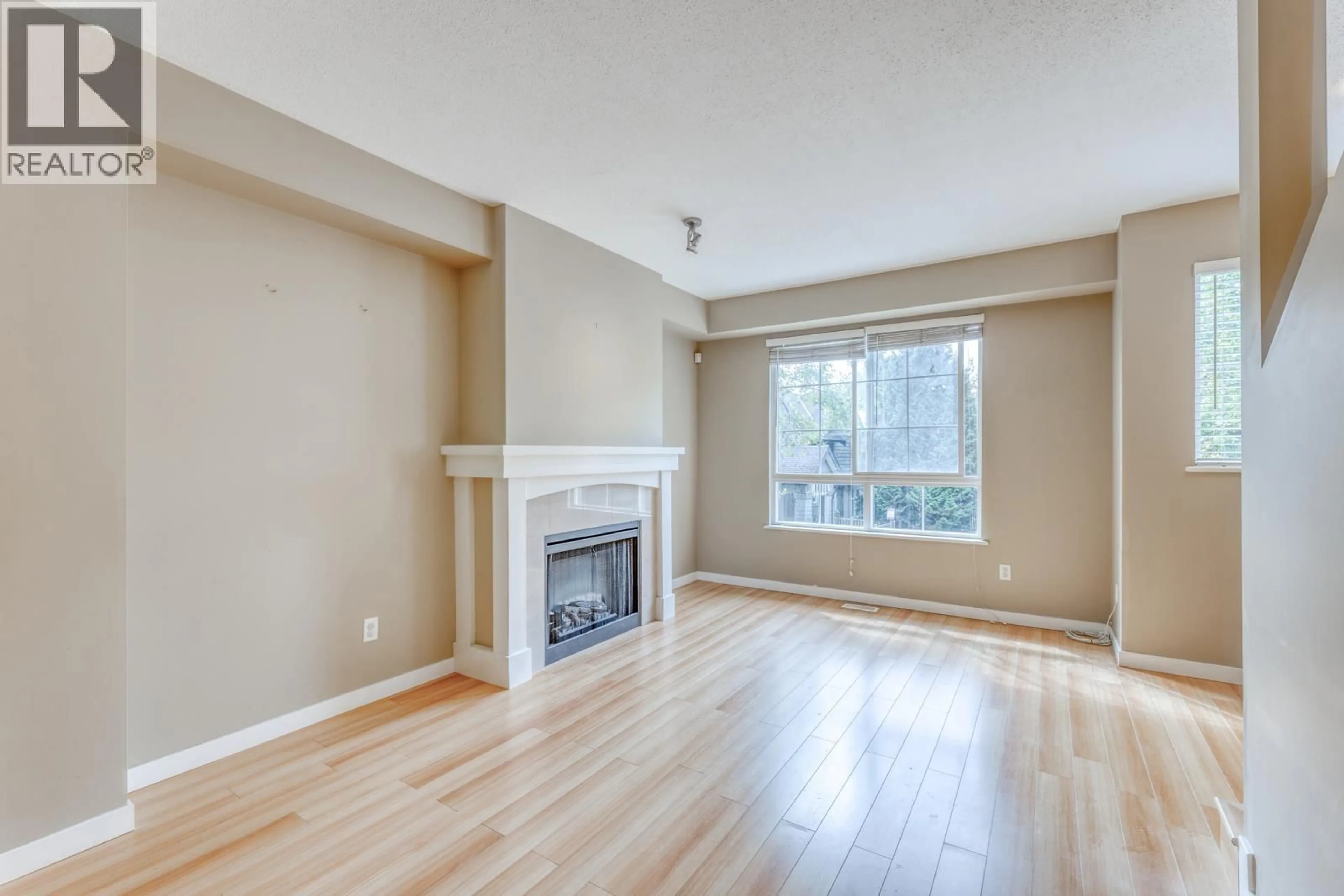 Living room with furniture, wood/laminate floor for 64 - 2978 WHISPER WAY, Coquitlam British Columbia V3E3R8