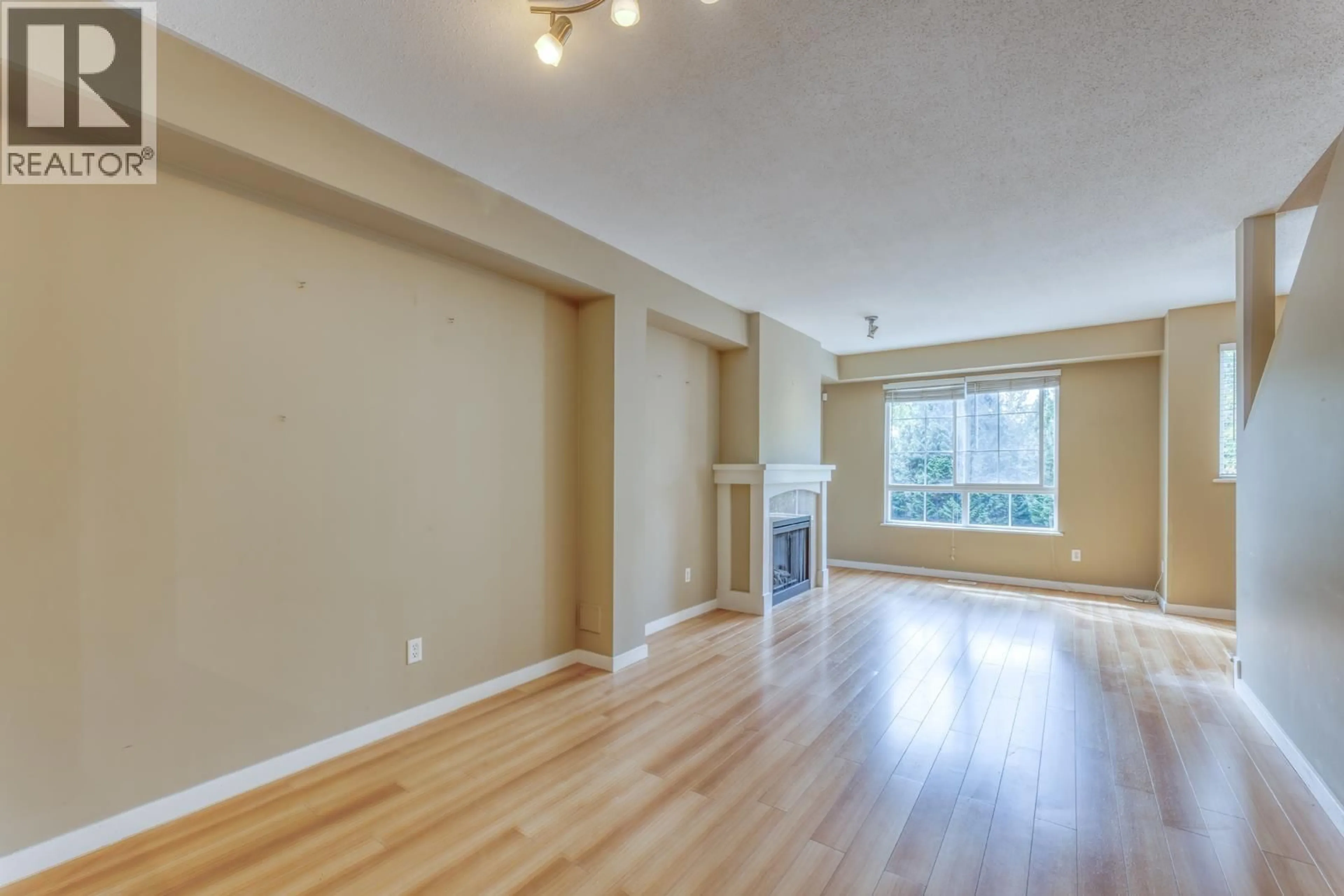Living room with furniture, wood/laminate floor for 64 - 2978 WHISPER WAY, Coquitlam British Columbia V3E3R8