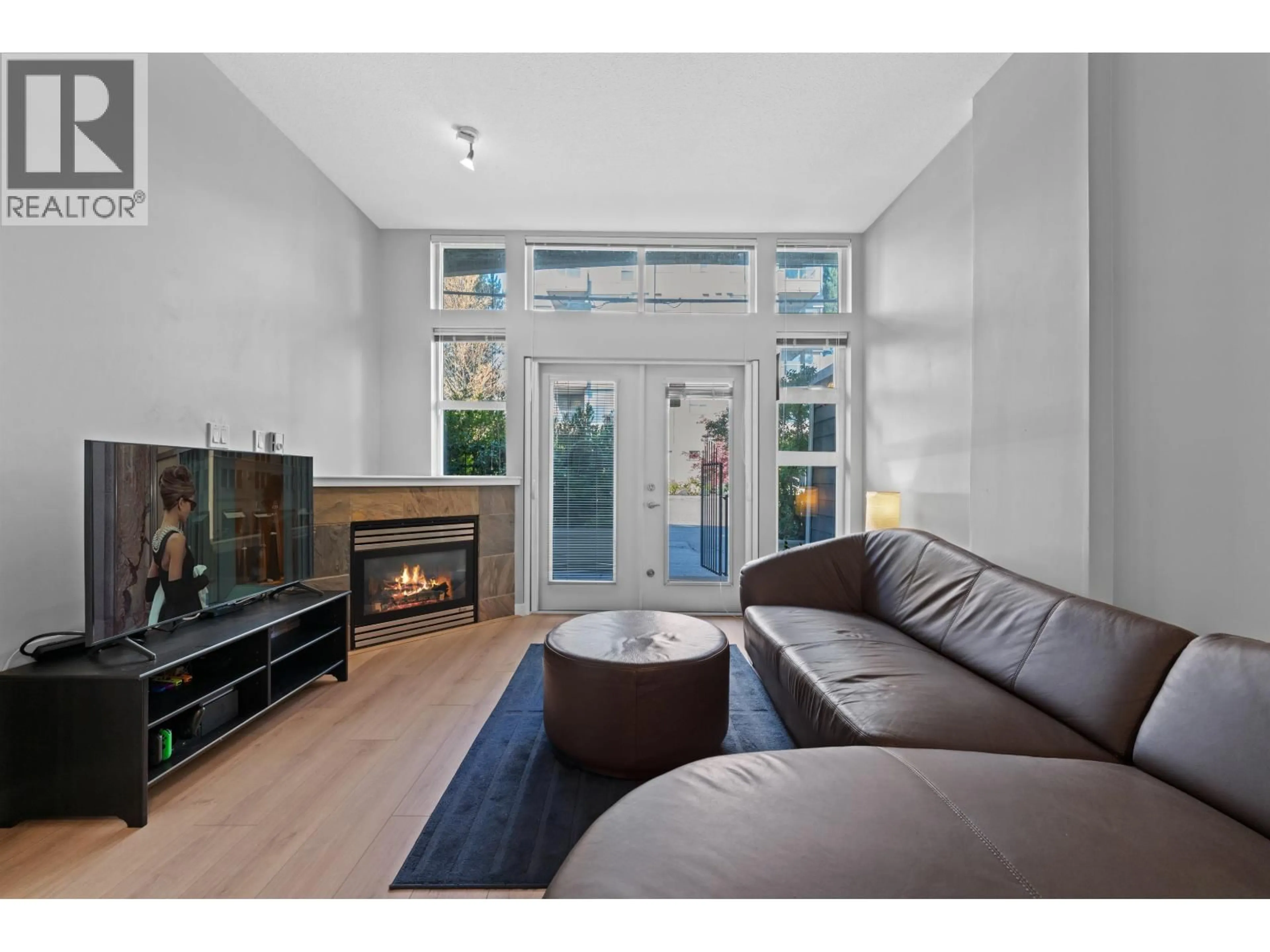 Living room with furniture, wood/laminate floor for 102 - 2102 38TH AVENUE, Vancouver British Columbia V6M1R9