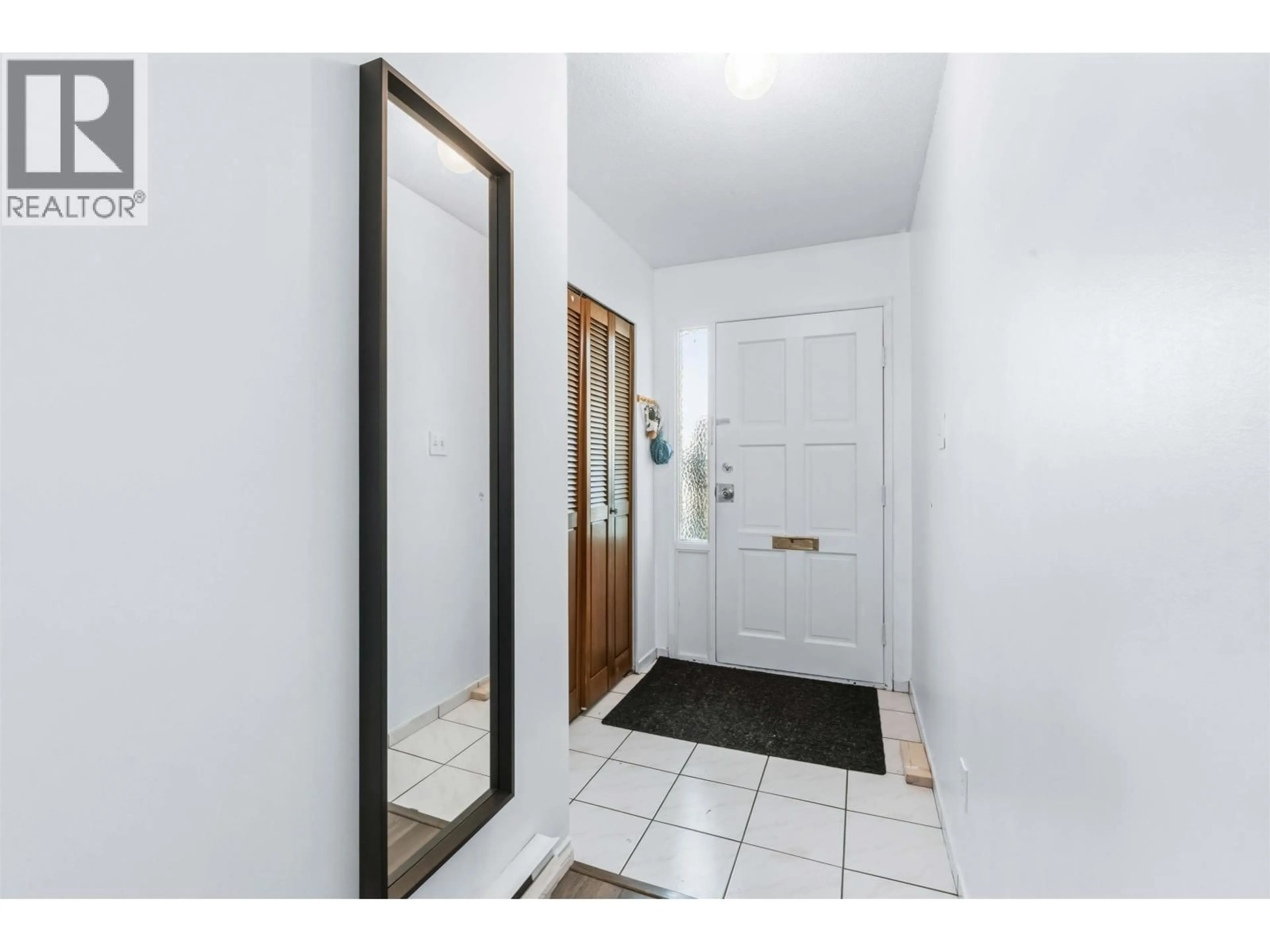 Indoor entryway for 8680 CITADEL CRESCENT, Richmond British Columbia V7C4T3