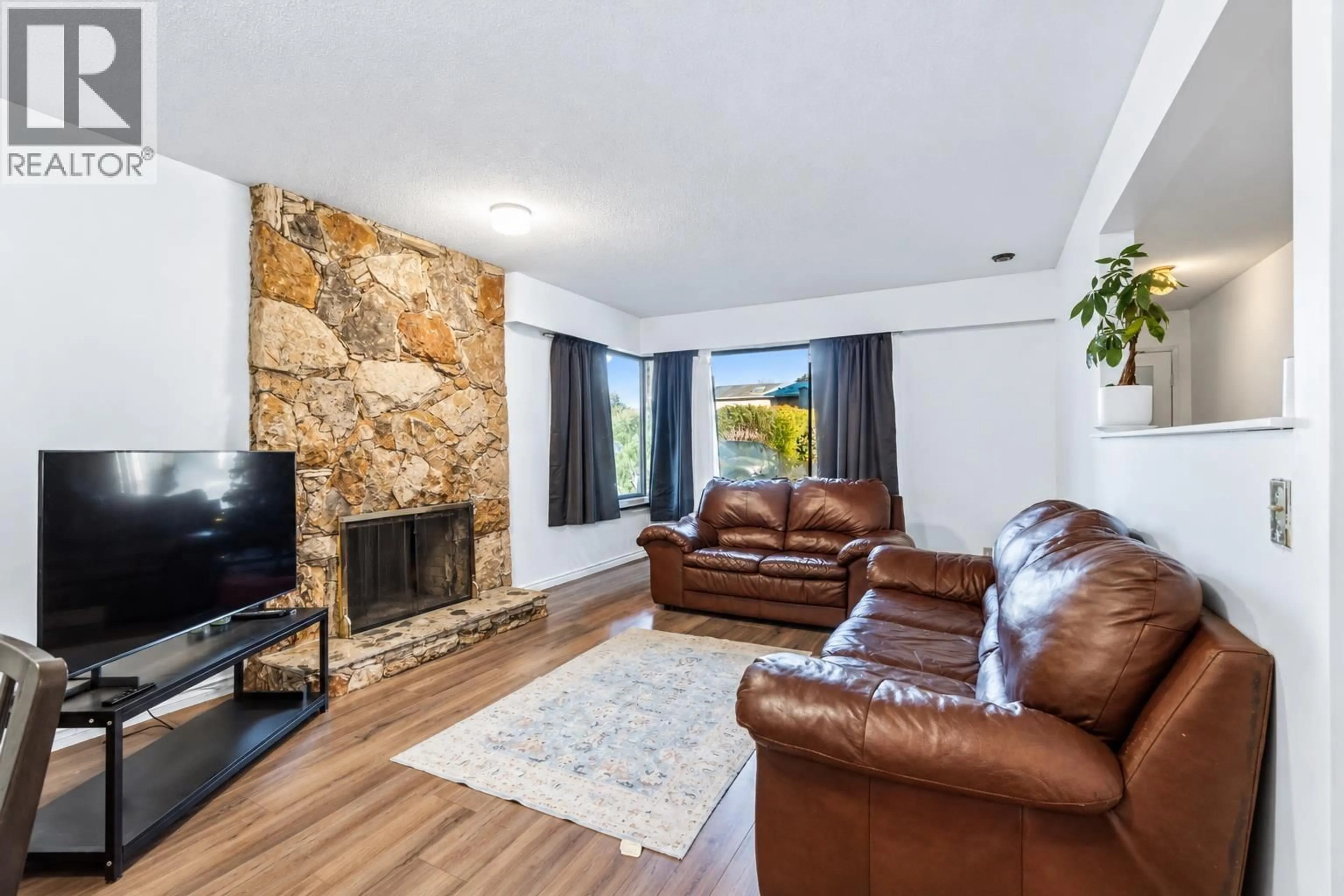 Living room with furniture, unknown for 8680 CITADEL CRESCENT, Richmond British Columbia V7C4T3