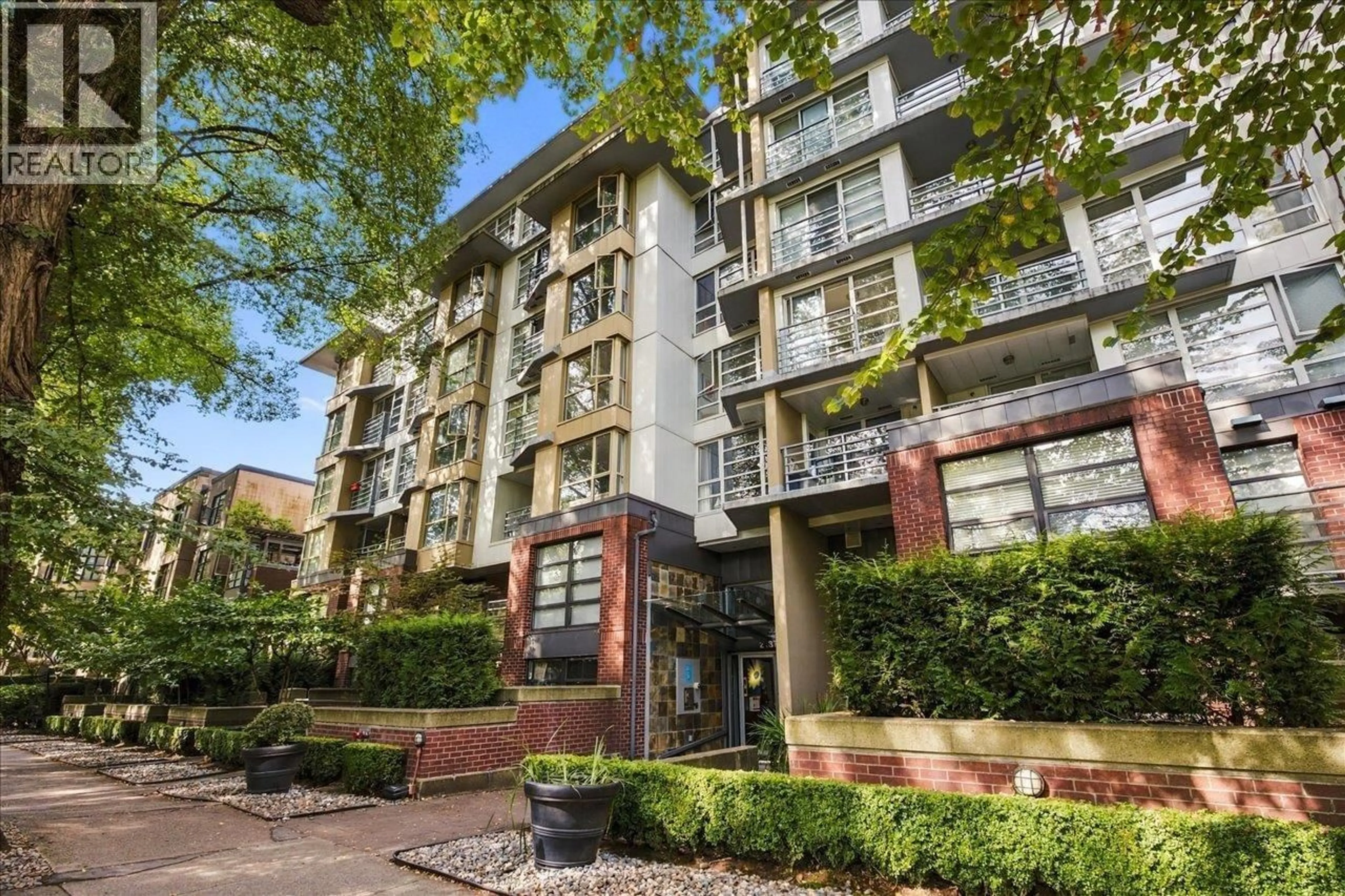 Unknown for 403 - 2137 10TH AVENUE, Vancouver British Columbia V6K4W4