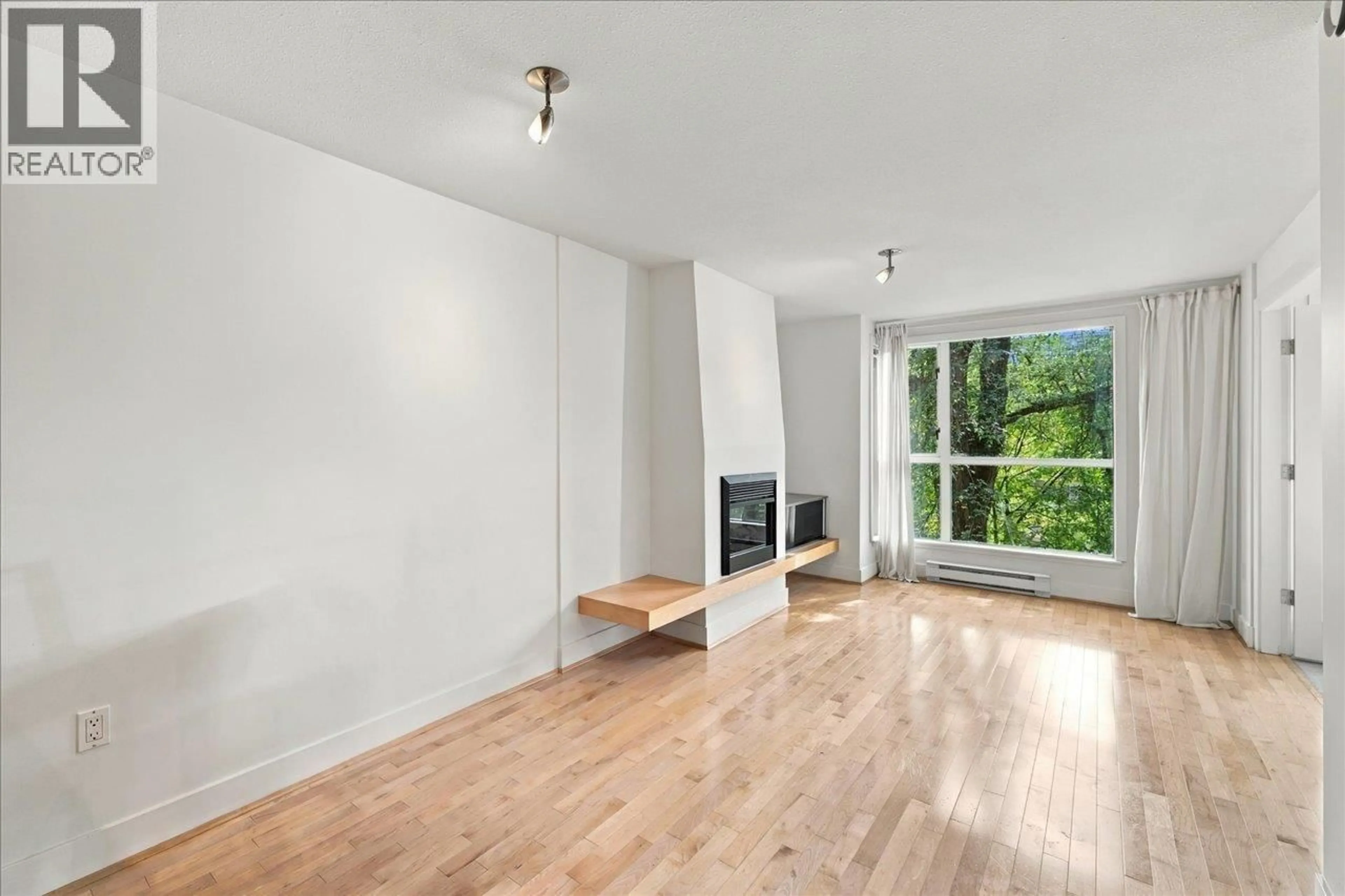 A pic of a room for 403 - 2137 10TH AVENUE, Vancouver British Columbia V6K4W4