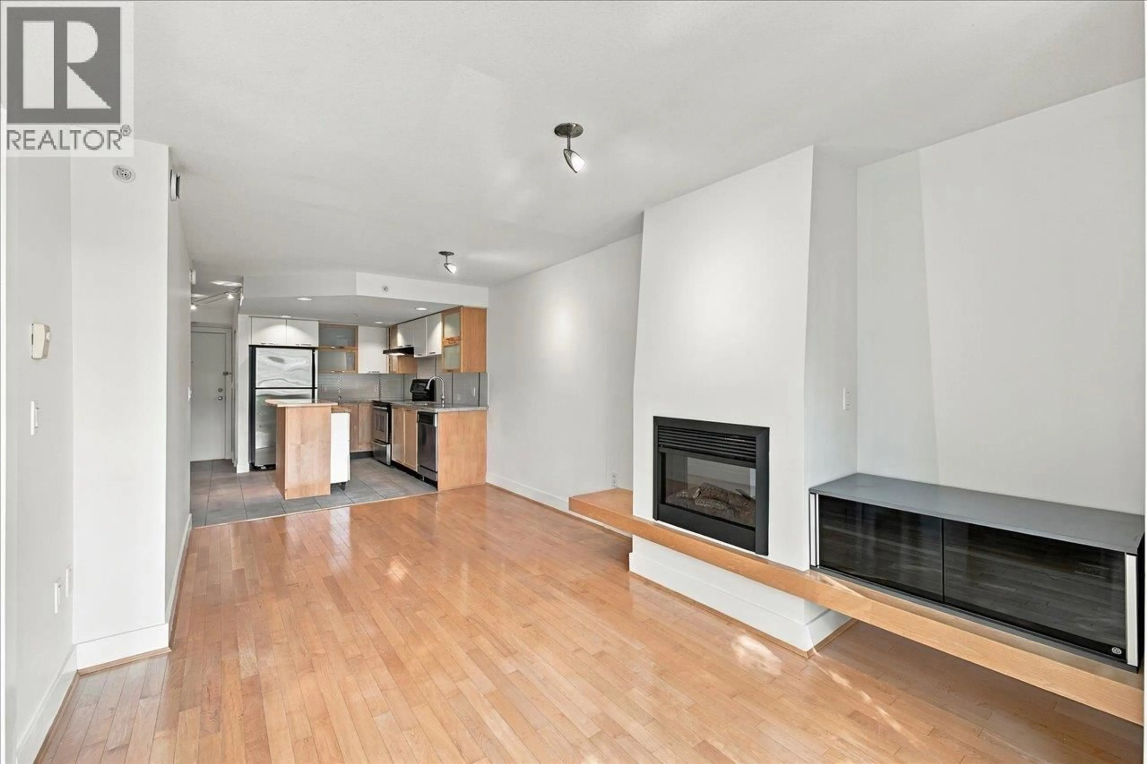 Unknown for 403 - 2137 10TH AVENUE, Vancouver British Columbia V6K4W4