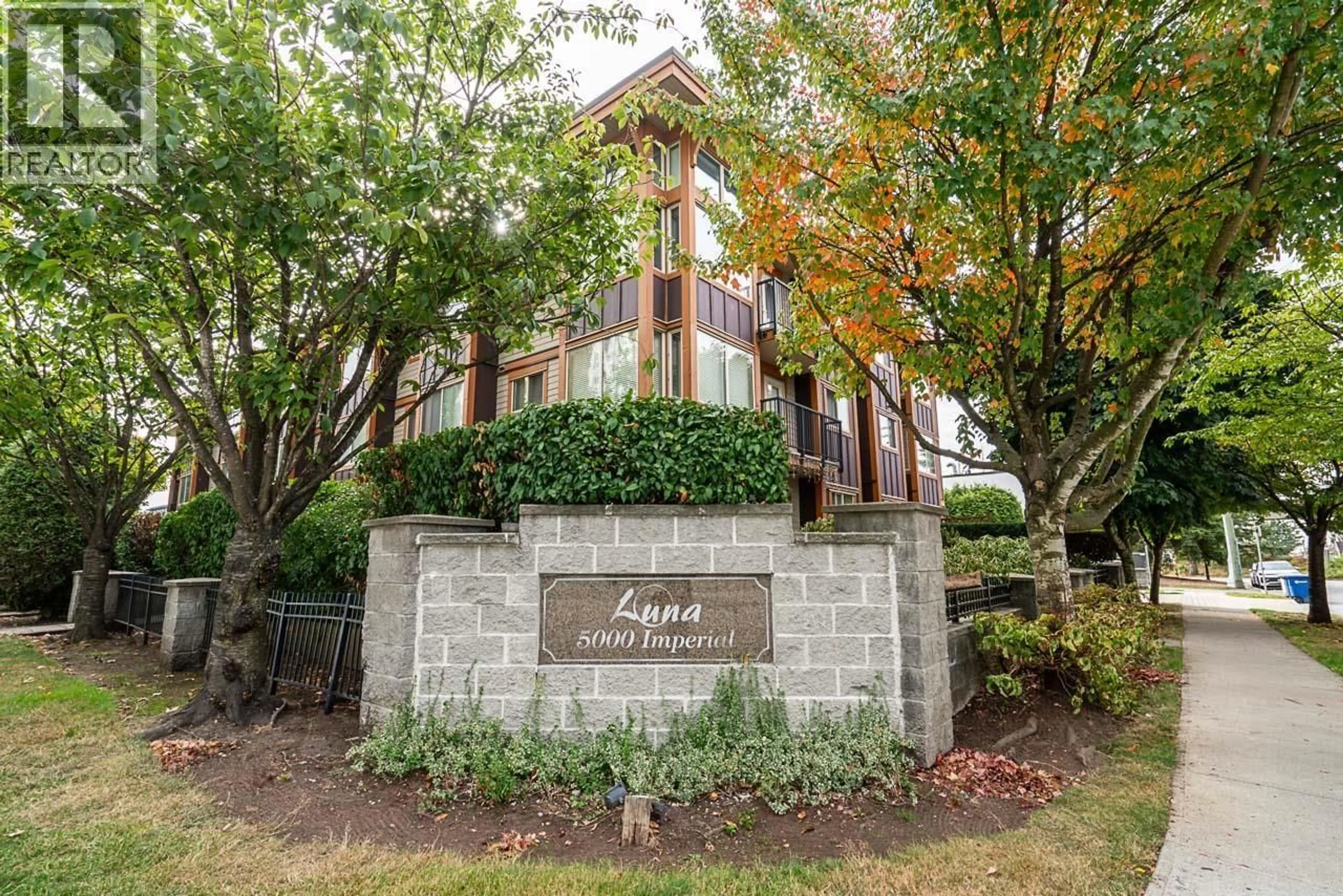 Indoor foyer for 306 - 5000 IMPERIAL STREET, Burnaby British Columbia V5J1C8