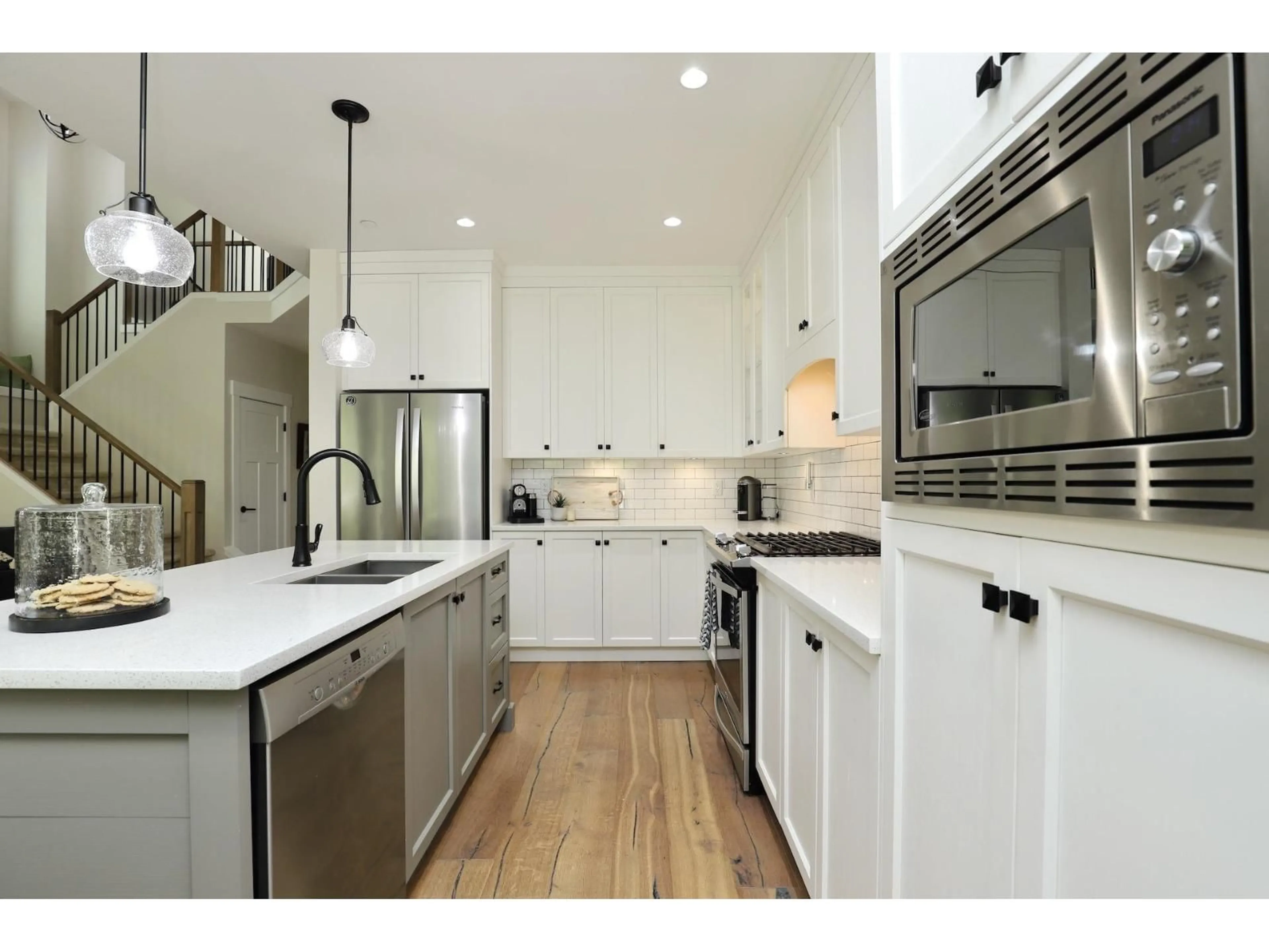 Contemporary kitchen, unknown for 43306 CREEKSIDE CIRCLE, Lindell Beach British Columbia V2R0Z4