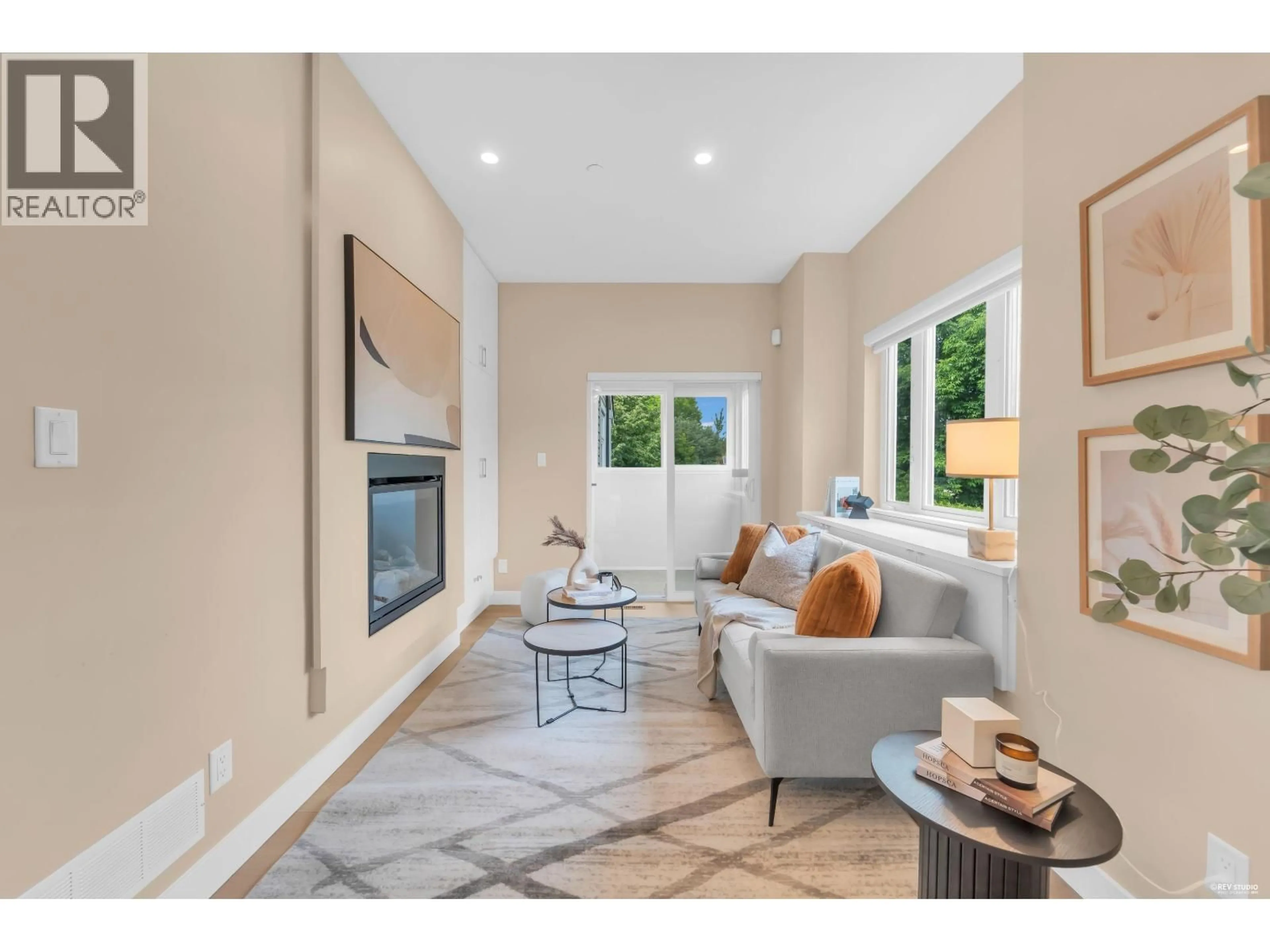 Living room with furniture, ceramic/tile floor for 3249 SOPHIA STREET, Vancouver British Columbia V5V3T2