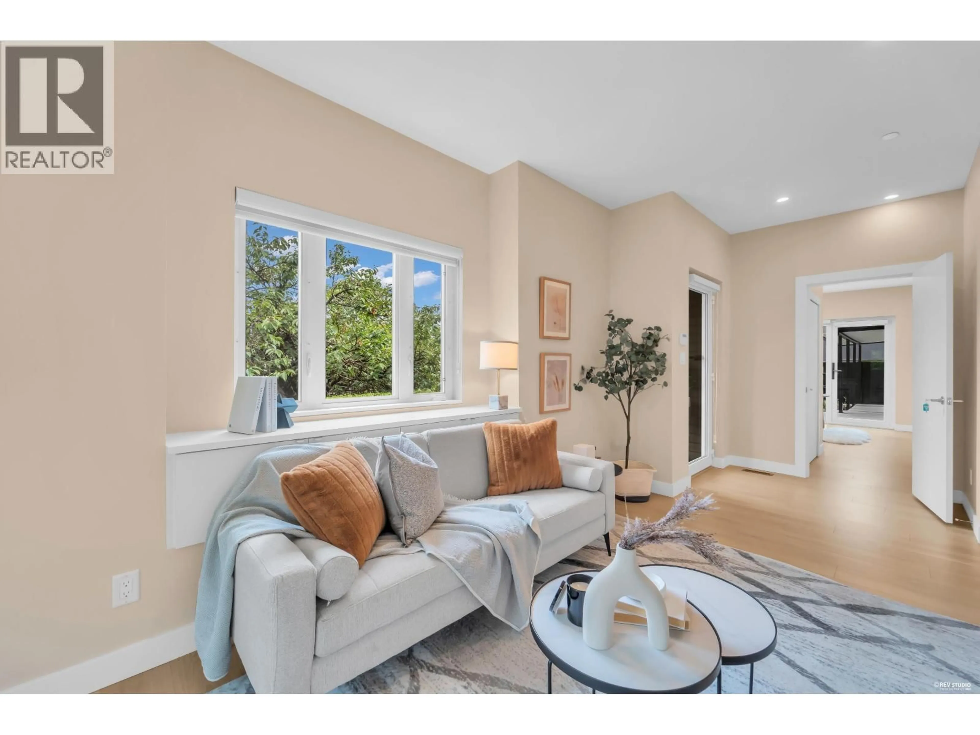 Living room with furniture, unknown for 3249 SOPHIA STREET, Vancouver British Columbia V5V3T2