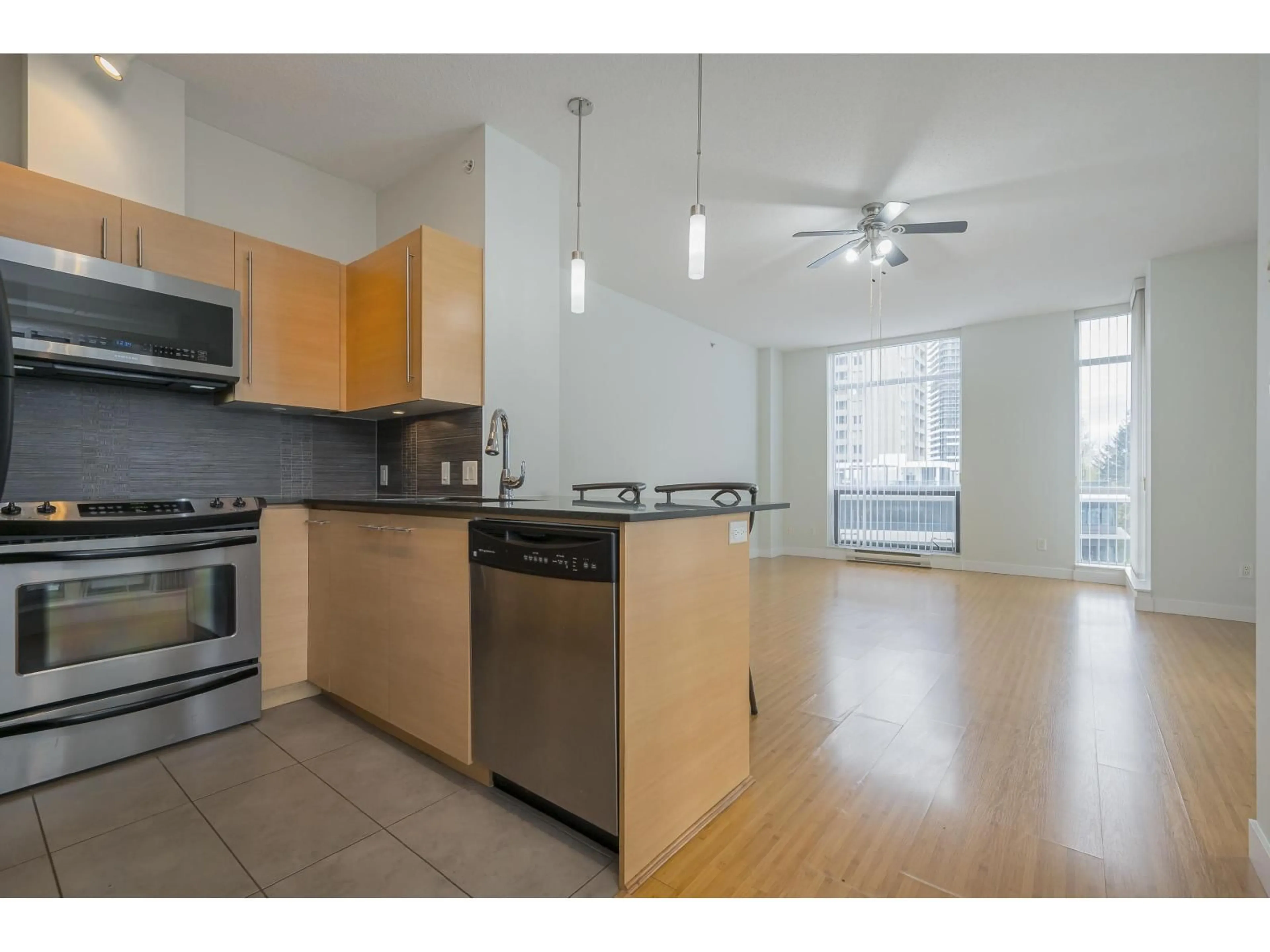 Standard kitchen, unknown for 404 - 13399 104 AVENUE, Surrey British Columbia V3T0C9