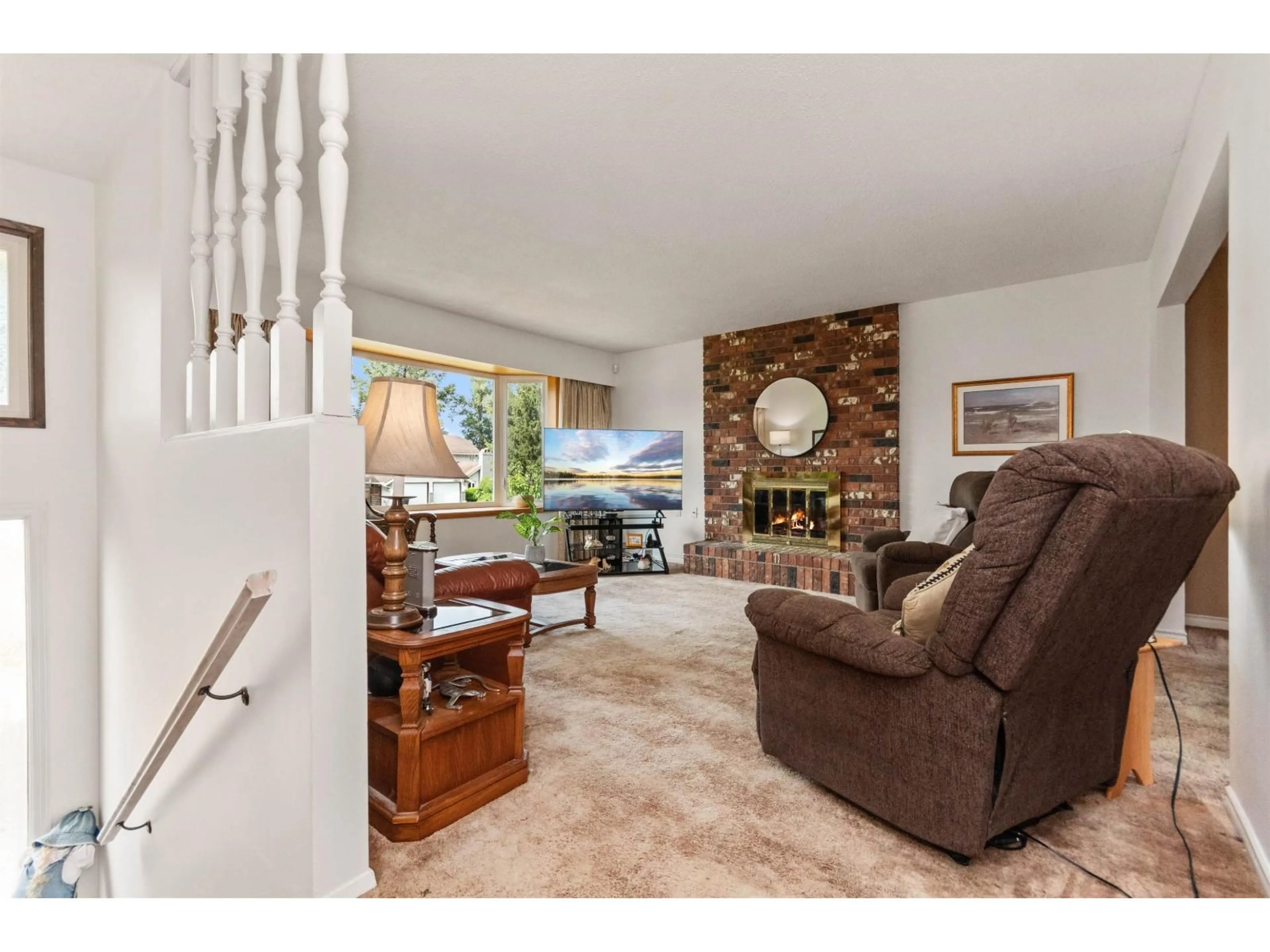 Living room with furniture, unknown for 45992 SILVER AVENUE, Chilliwack British Columbia V2R2P9