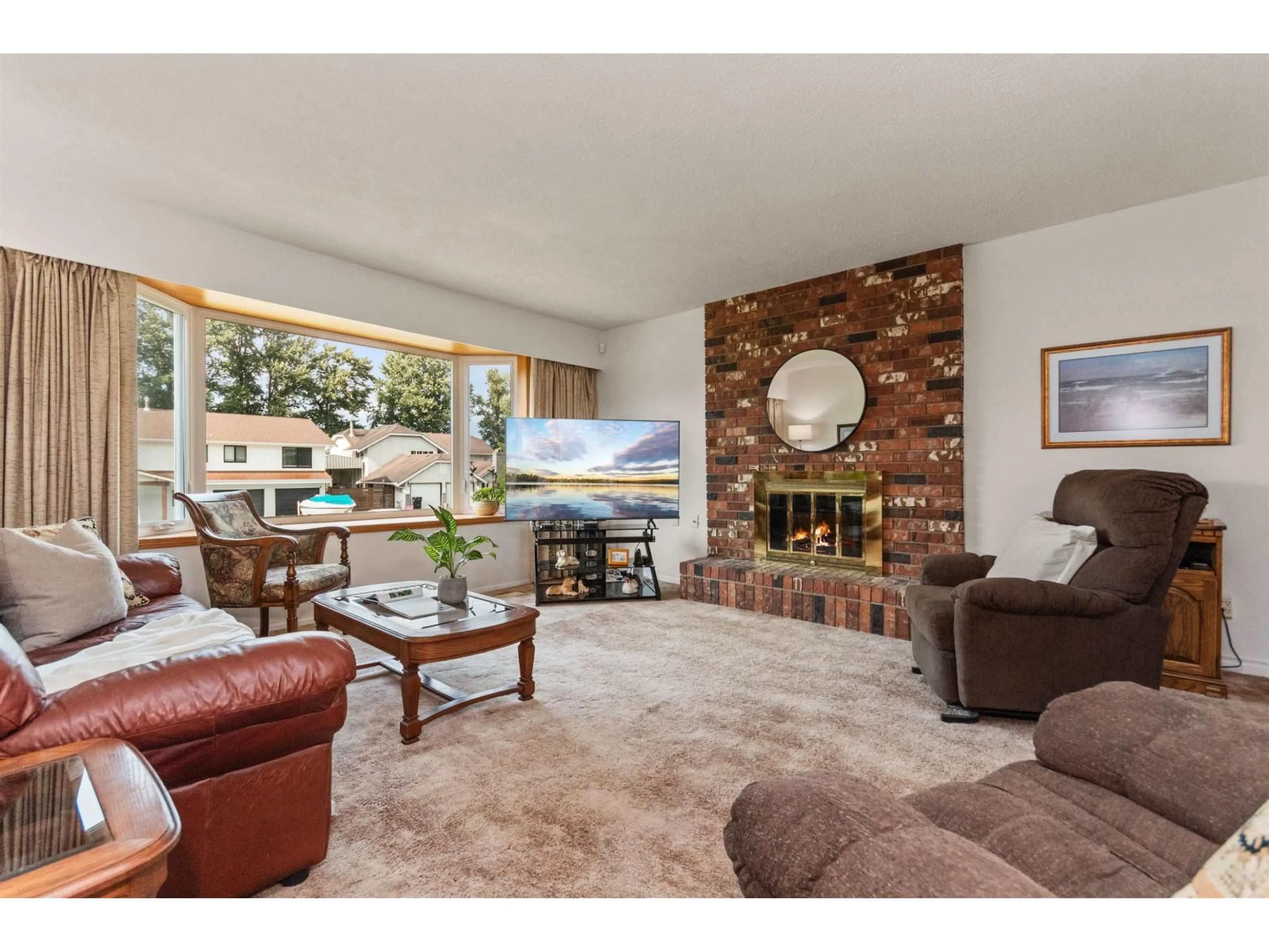 Living room with furniture, unknown for 45992 SILVER AVENUE, Chilliwack British Columbia V2R2P9