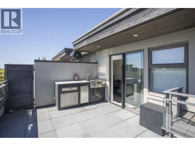300 - 2432 HAYWOOD AVENUE, West Vancouver 2