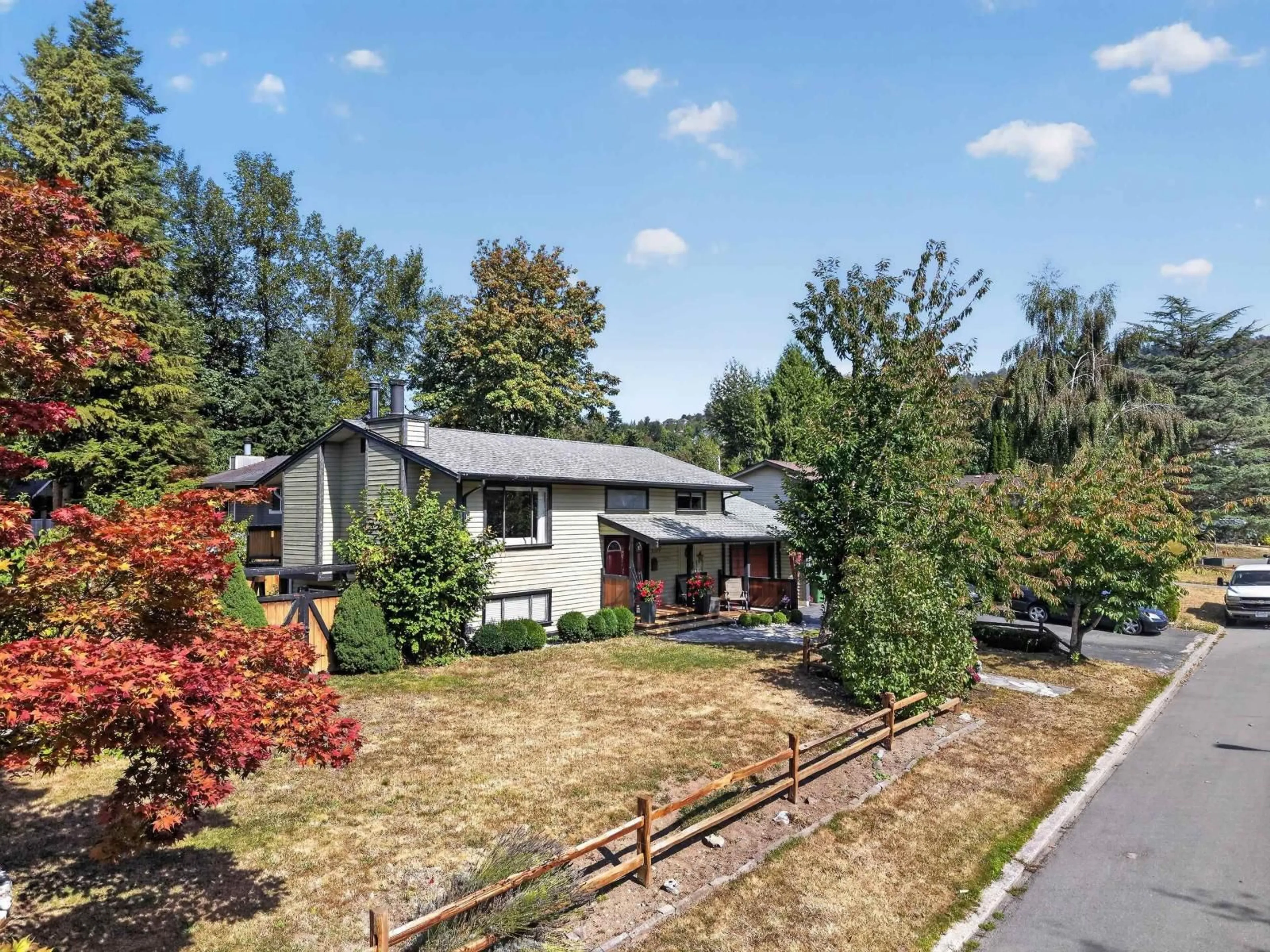 A pic from outside/outdoor area/front of a property/back of a property/a pic from drone, street for 35275 WELLS GRAY AVENUE, Abbotsford British Columbia V2S5X2