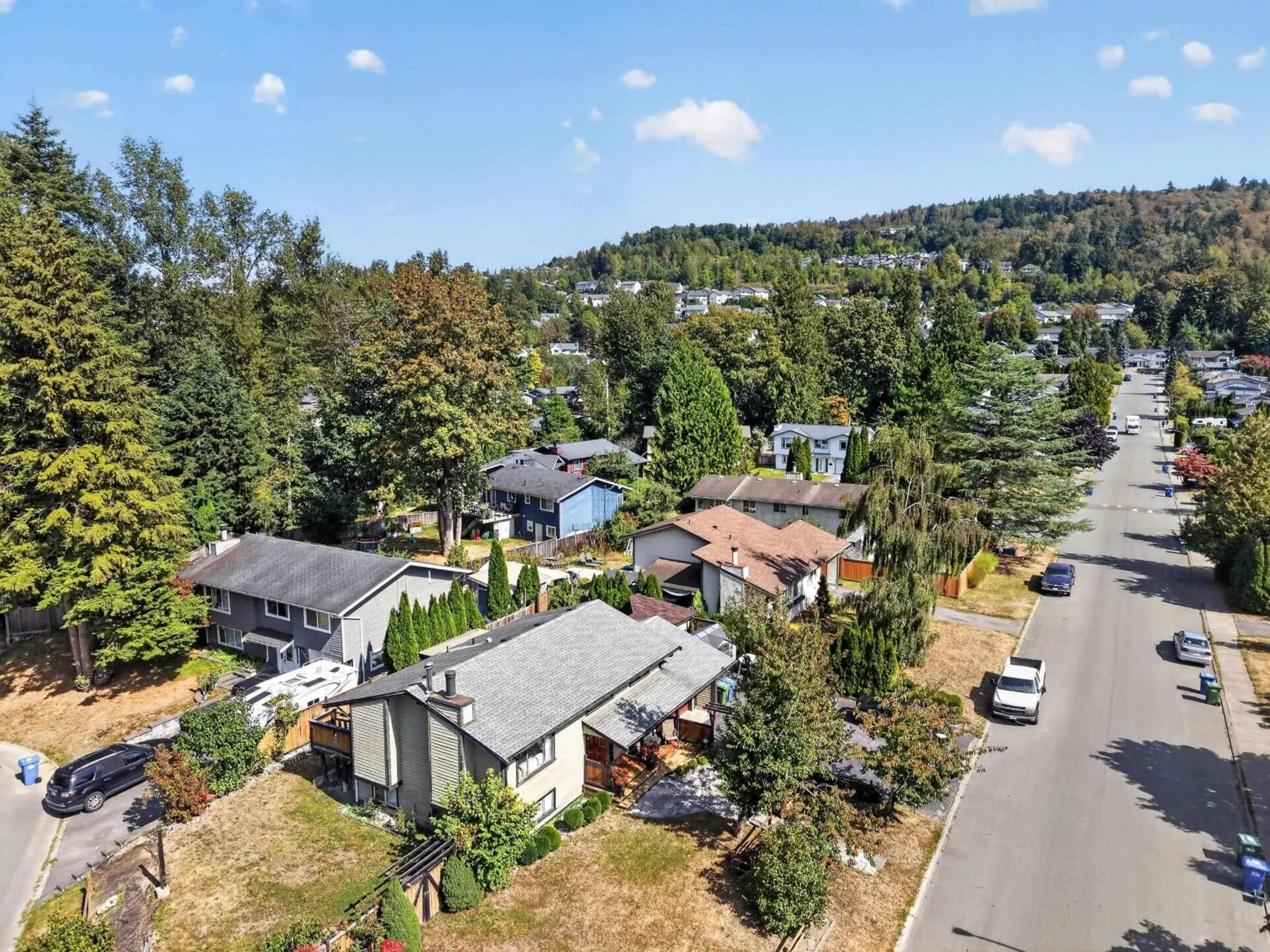 A pic from outside/outdoor area/front of a property/back of a property/a pic from drone, mountain view for 35275 WELLS GRAY AVENUE, Abbotsford British Columbia V2S5X2