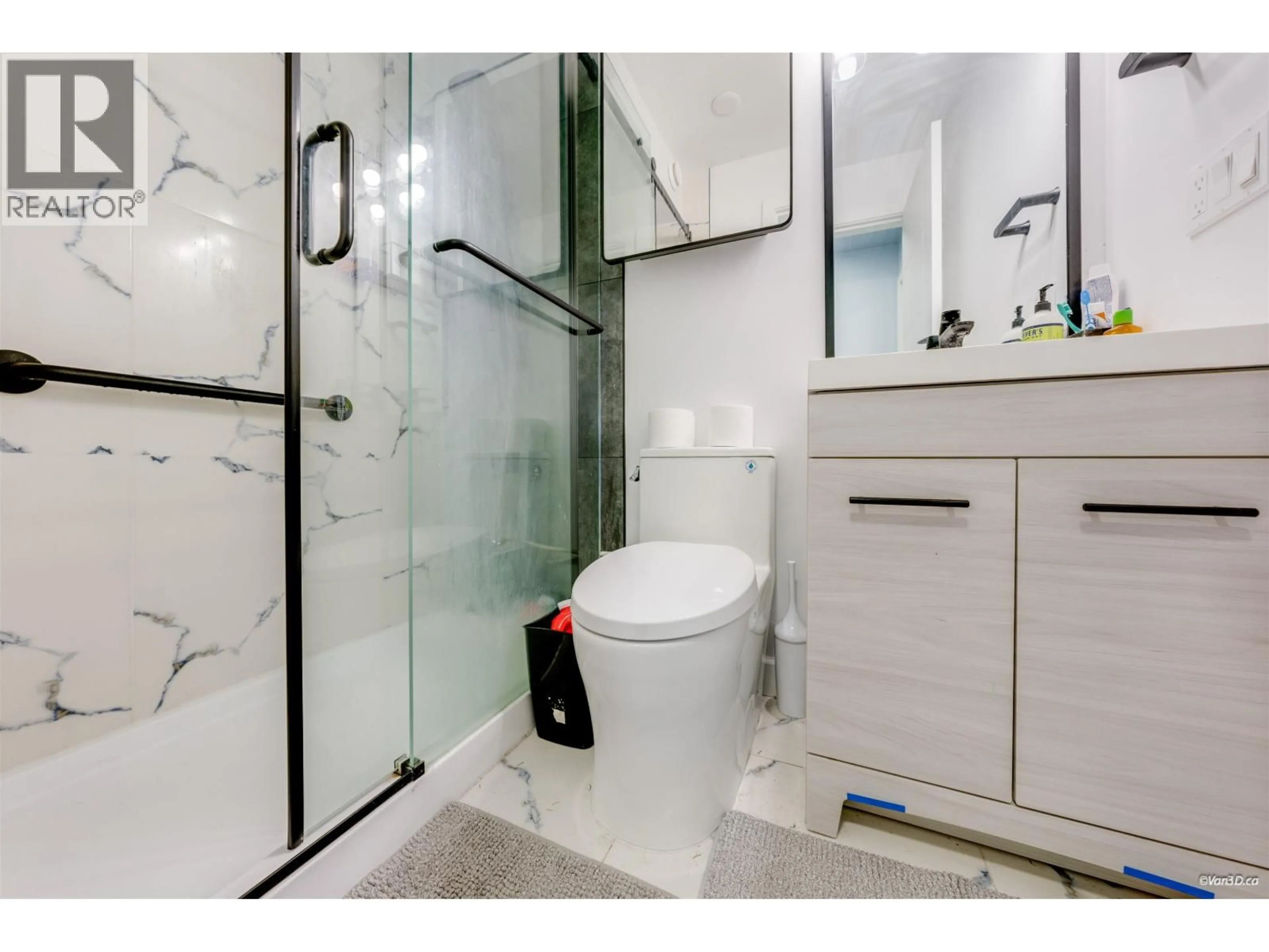 Standard bathroom, ceramic/tile floor for 249 PEMBINA STREET, New Westminster British Columbia V3M5J3