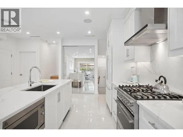 2523 8TH AVENUE, Vancouver 3