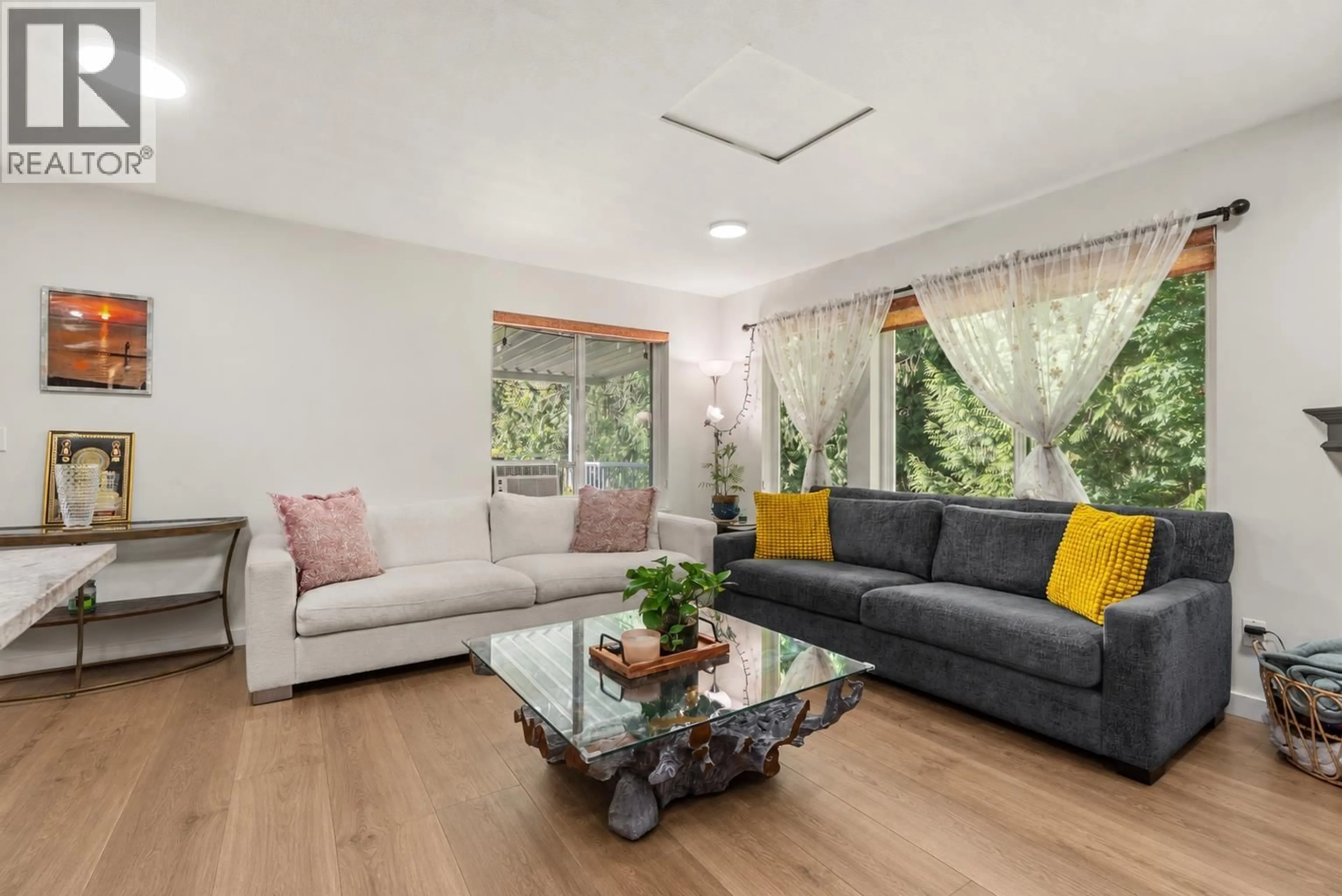 Living room with furniture, unknown for 15 - 11355 COTTONWOOD DRIVE, Maple Ridge British Columbia V2X2C6
