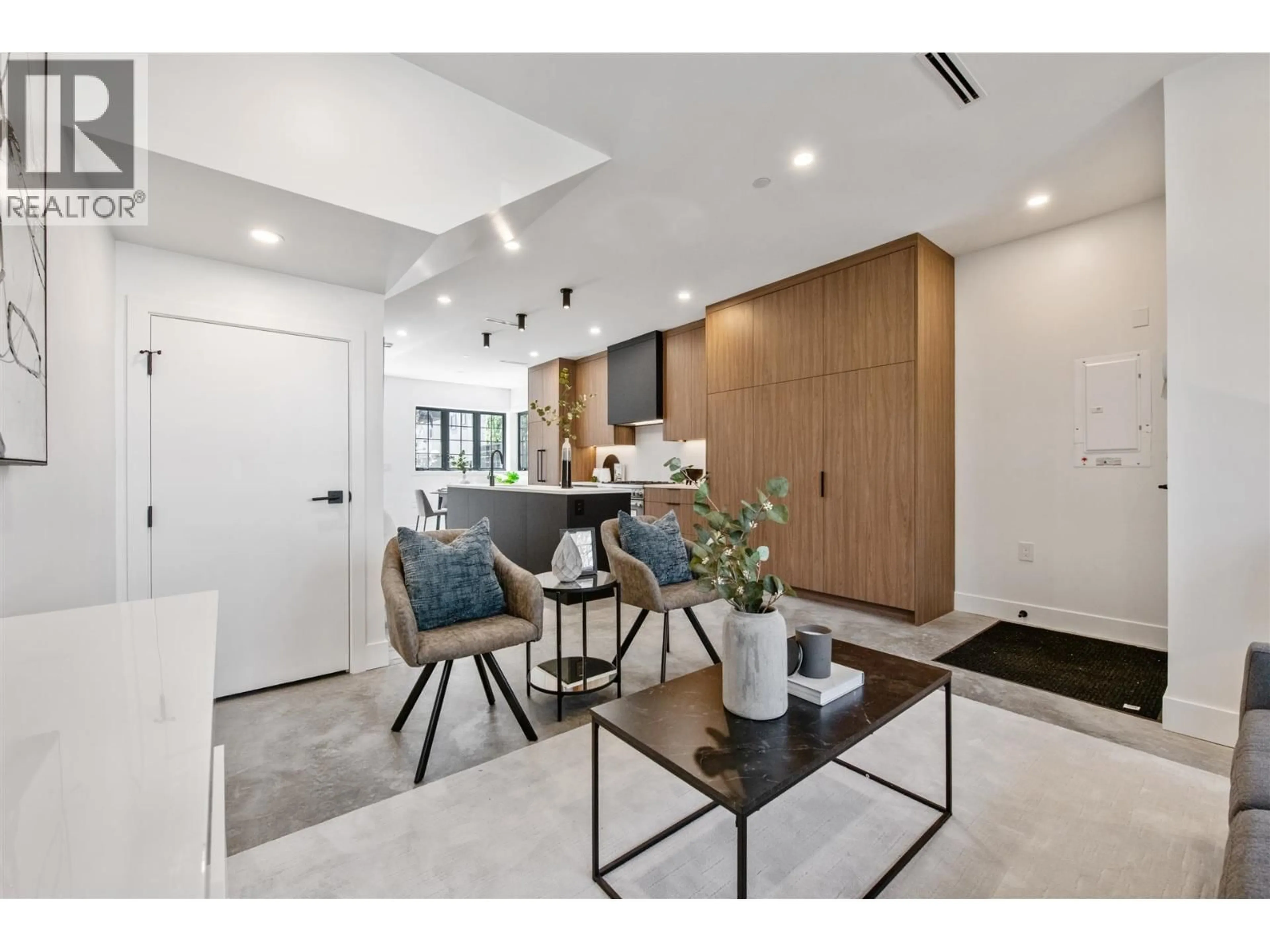 Indoor entryway for 2 - 1166 26TH AVENUE, Vancouver British Columbia V5V2J7