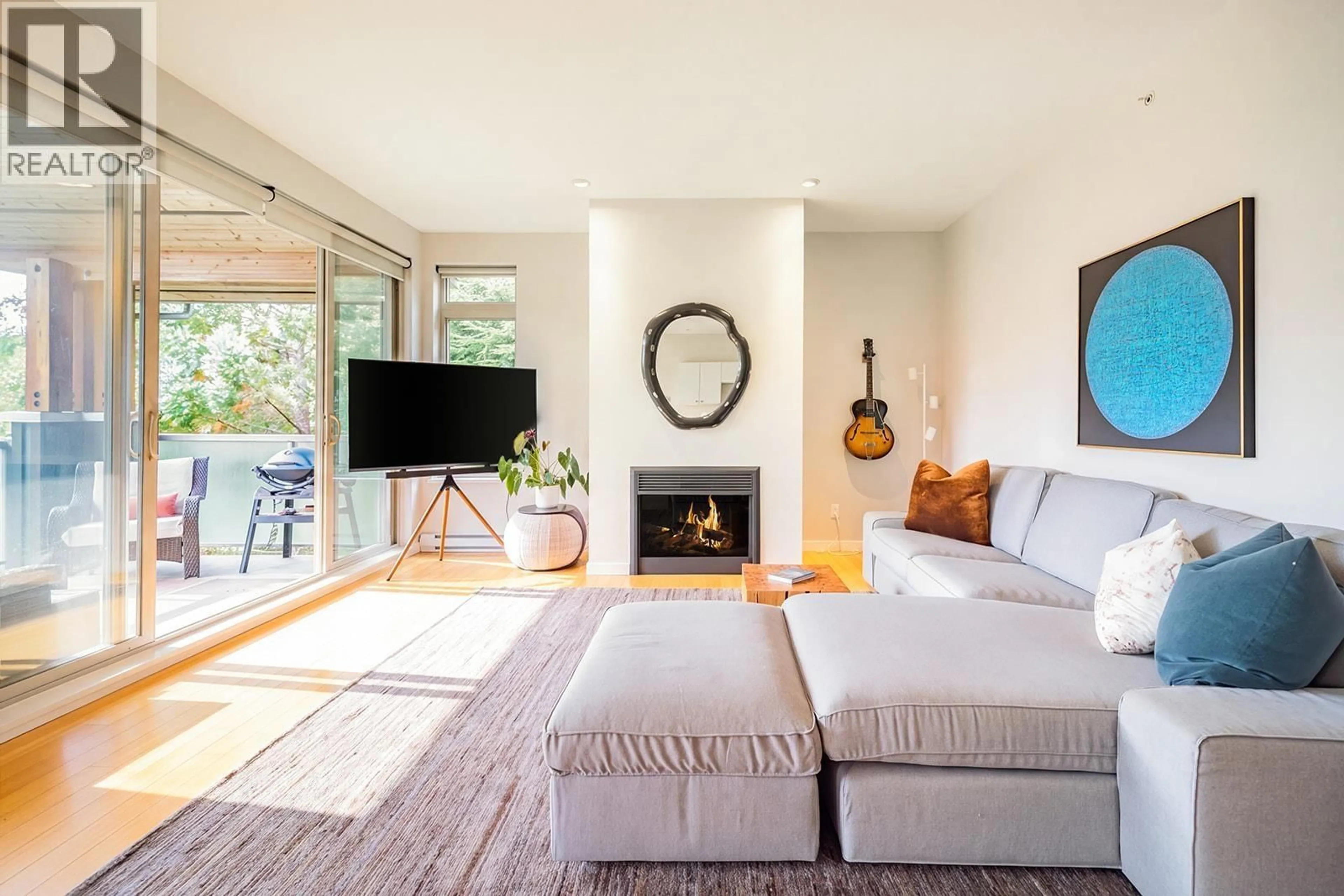Living room with furniture, unknown for 201 - 40147 GOVERNMENT ROAD, Squamish British Columbia V8B0R6