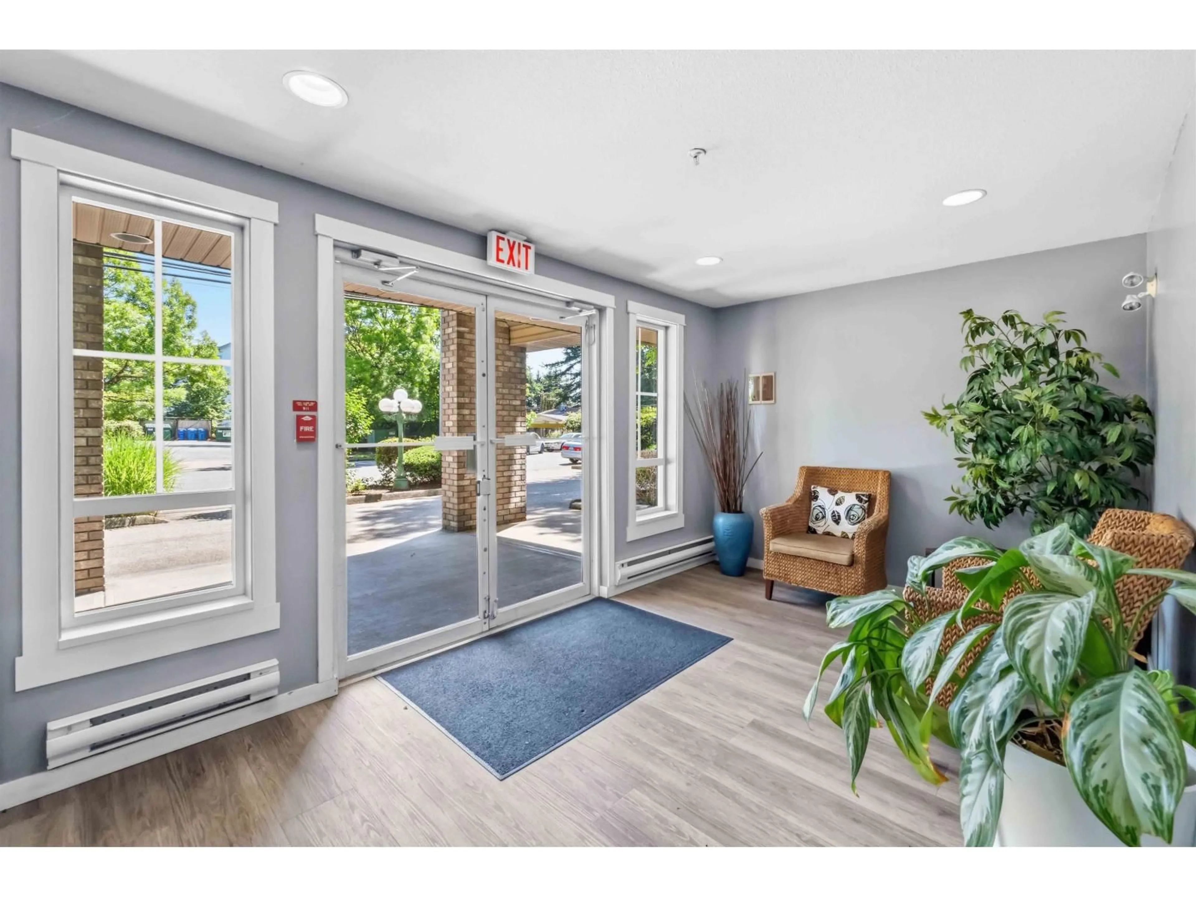 Indoor foyer for 405 - 2435 CENTER STREET, Abbotsford British Columbia V2T2N4
