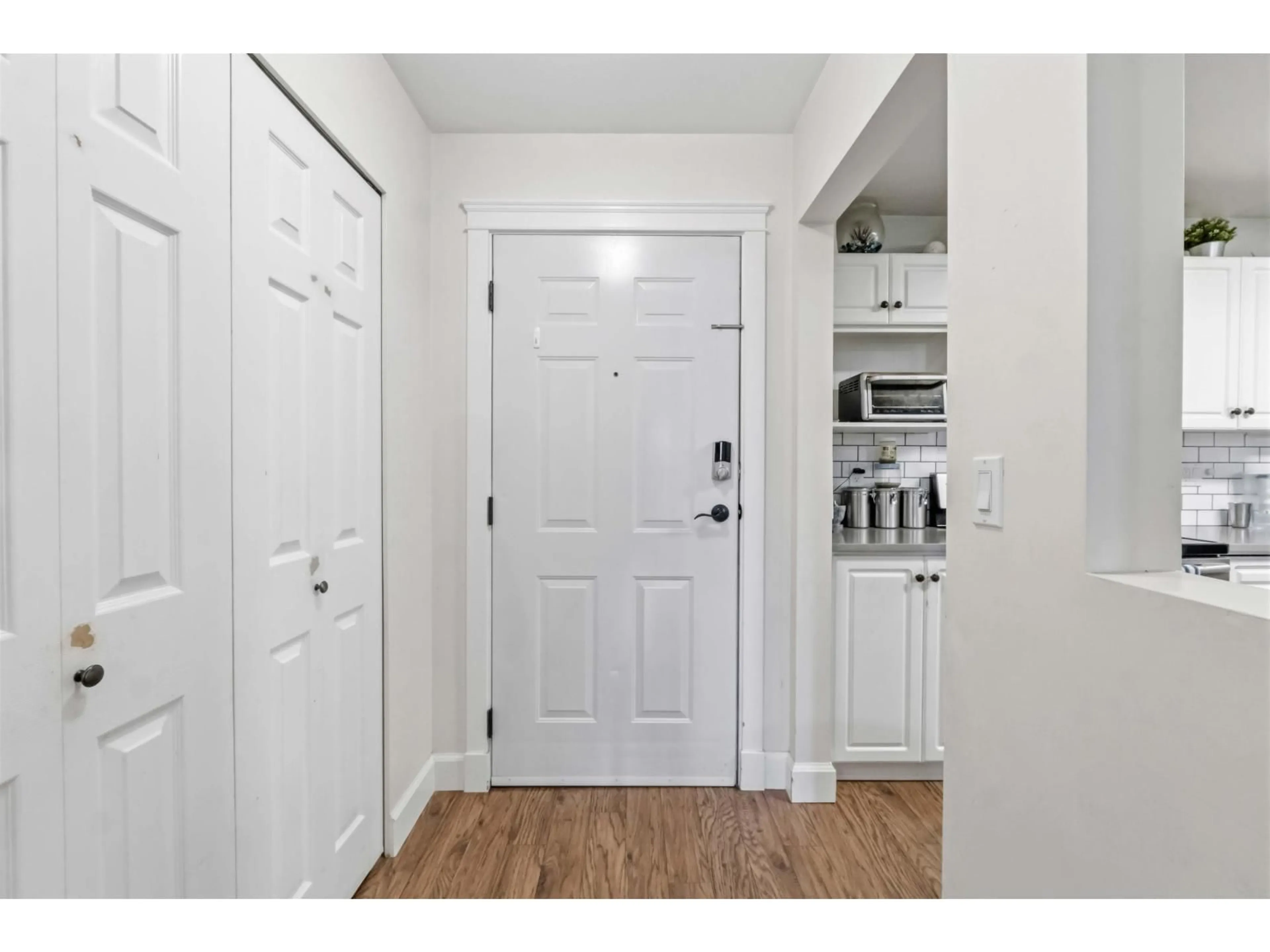 Indoor entryway for 405 - 2435 CENTER STREET, Abbotsford British Columbia V2T2N4