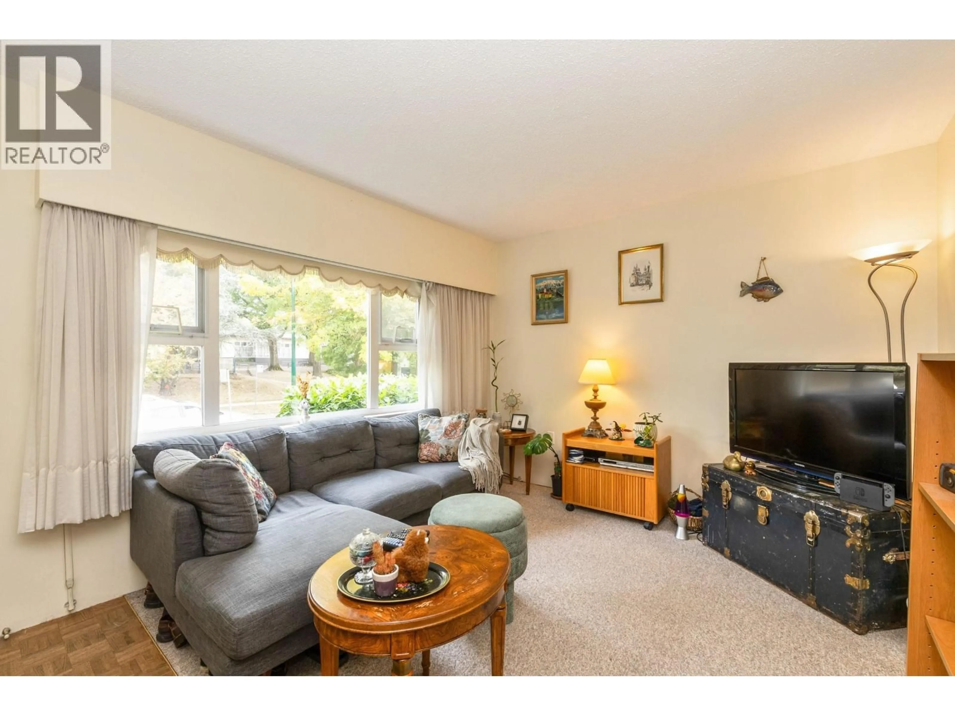 Living room with furniture, unknown for 3350 8 AVENUE, Vancouver British Columbia V5M1X9