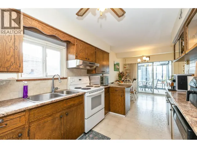 3350 8 AVENUE, Vancouver 5