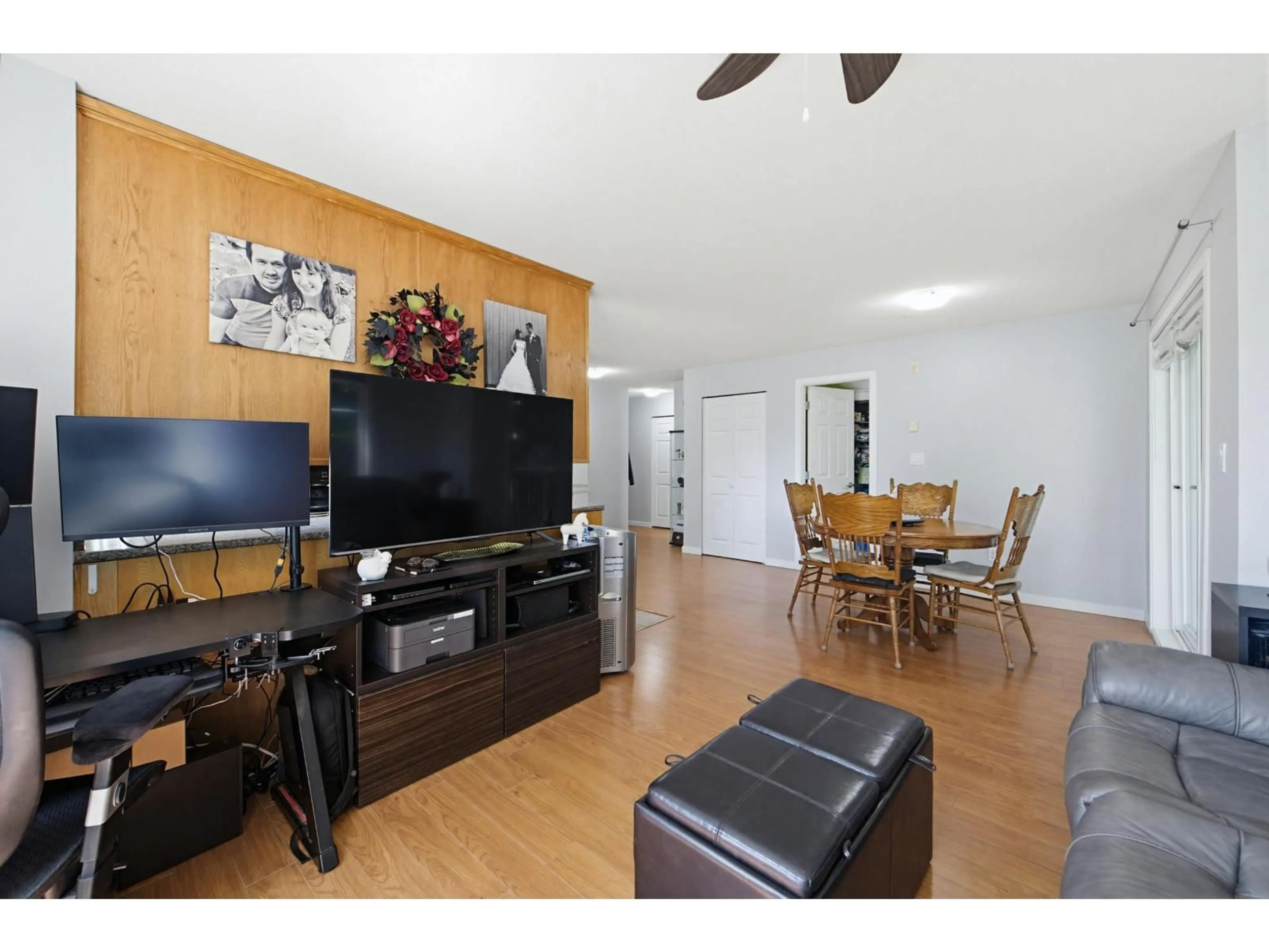 Living room with furniture, wood/laminate floor for 102 - 33960 OLD YALE ROAD, Abbotsford British Columbia V2S2J9