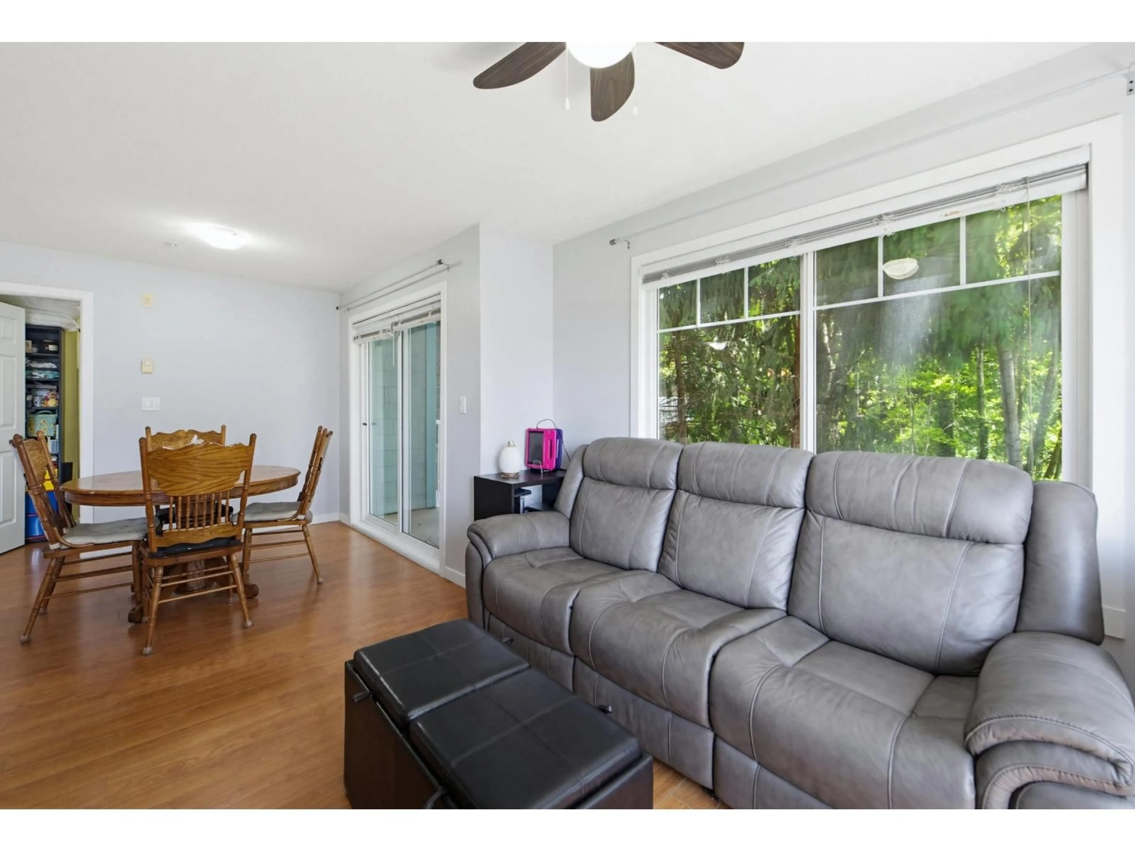 Living room with furniture, wood/laminate floor for 102 - 33960 OLD YALE ROAD, Abbotsford British Columbia V2S2J9
