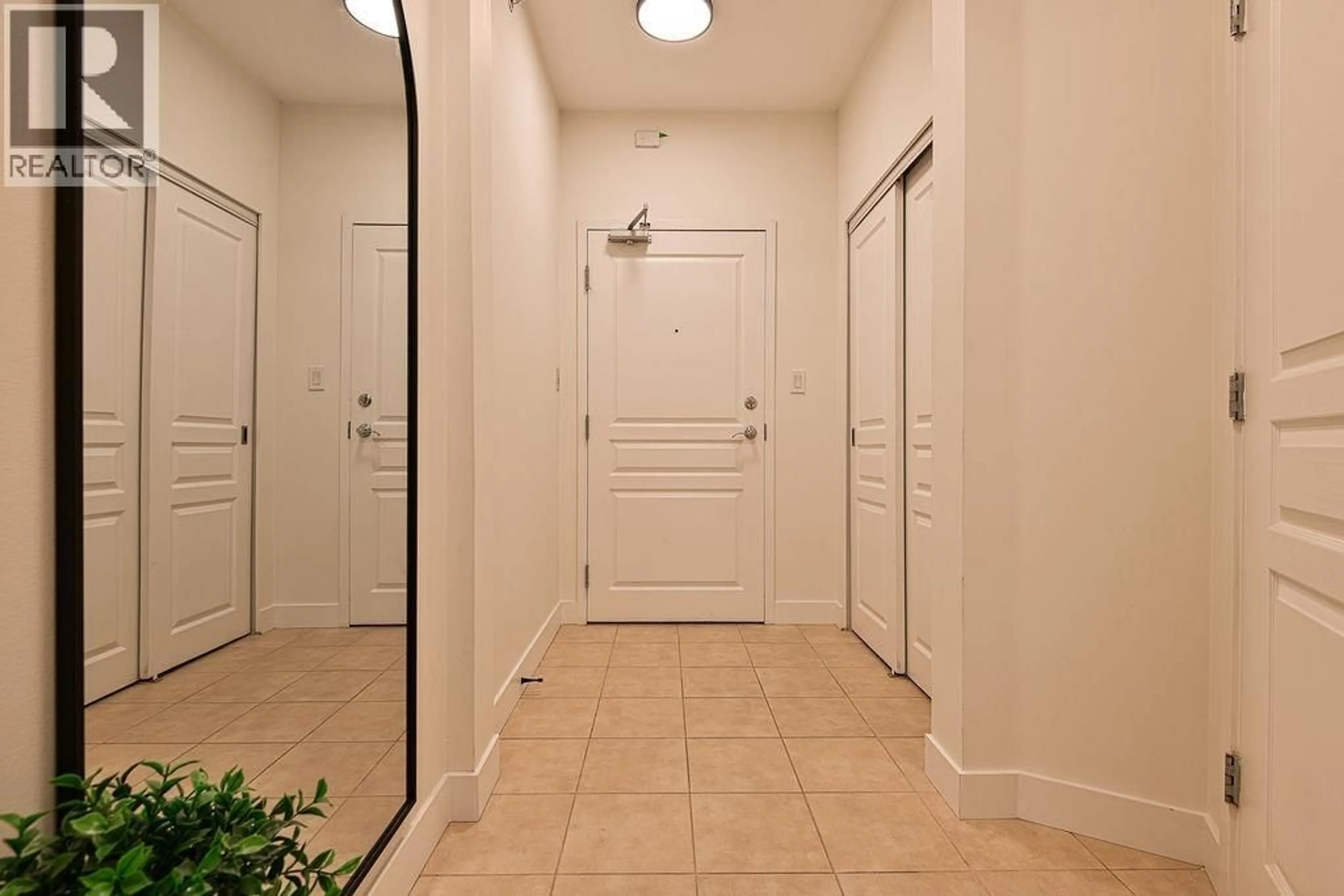 Indoor entryway for 1004 - 4028 KNIGHT STREET, Vancouver British Columbia V5N5Y8