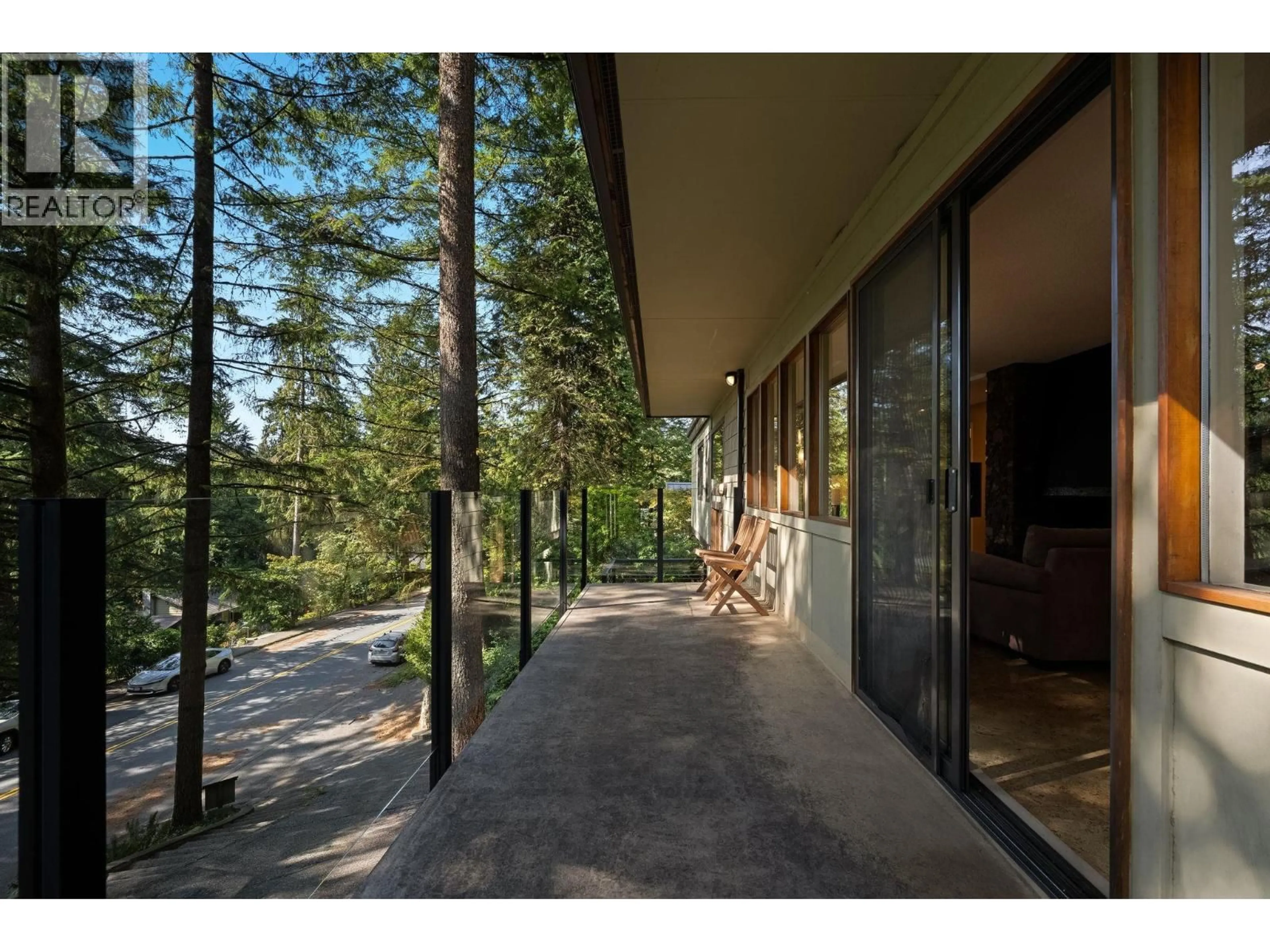 Indoor foyer for 2344 HYANNIS DRIVE, North Vancouver British Columbia V7H2E6