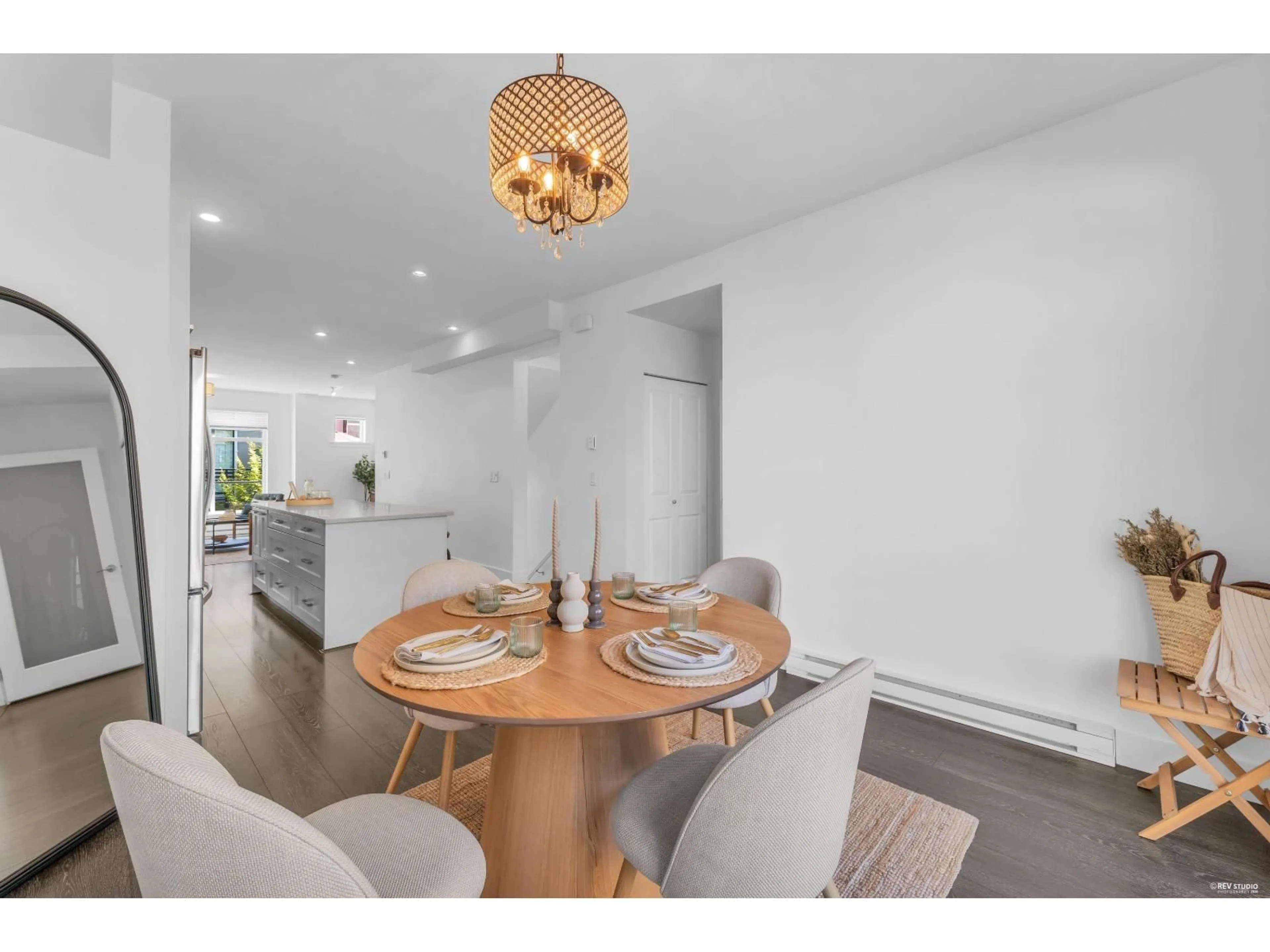 Dining room, wood/laminate floor for 11 - 9989 BARNSTON DRIVE EAST, Surrey British Columbia V4N6N3