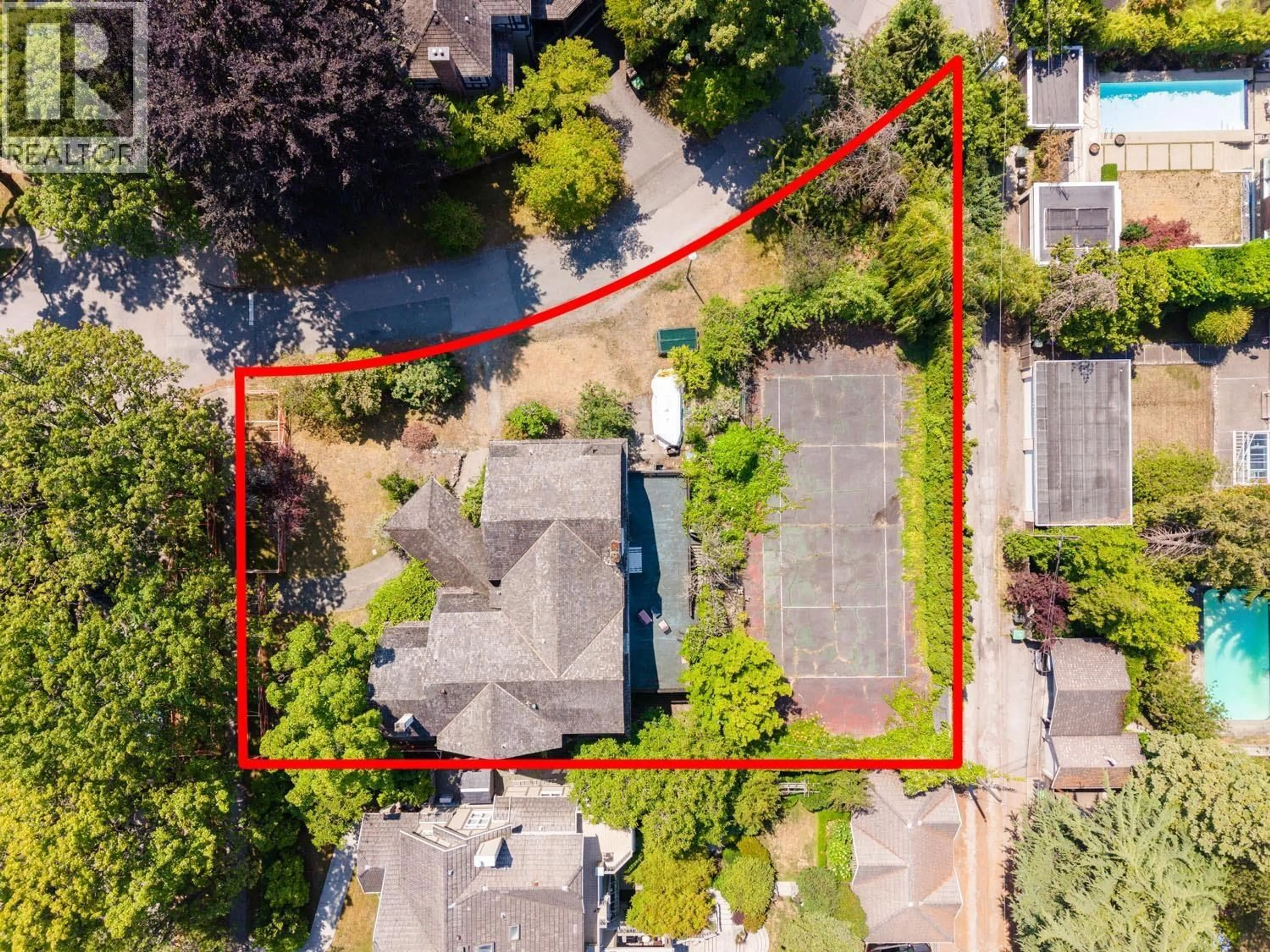 A pic from outside/outdoor area/front of a property/back of a property/a pic from drone, street for 4987 CONNAUGHT DRIVE, Vancouver British Columbia V6M3E8